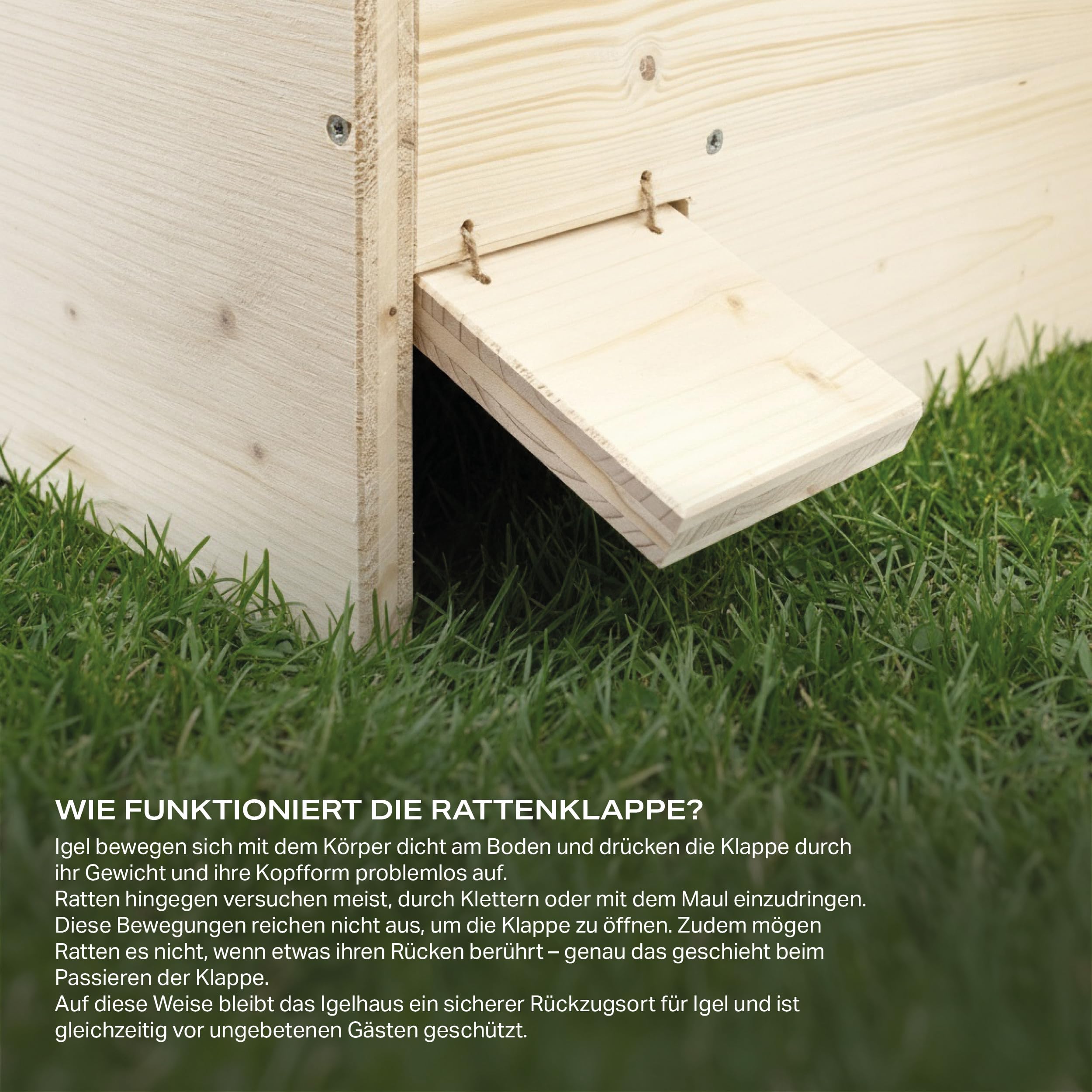 Igelhaus Standard – wetterfestes Holzhaus für Igel im Garten mit Rattenklappe – handgefertigt in Deutschland von Menschen mit Behinderung (44 x 43 x 32 cm)