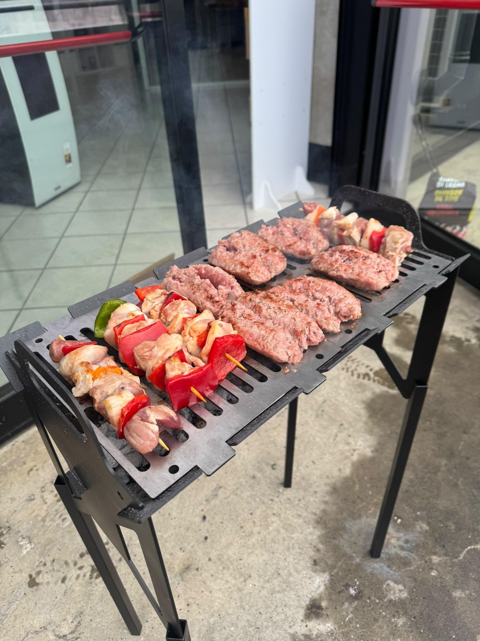 Barbecue Portatile Pieghevole per Carbonella, Griglia da Campeggio e Giardino