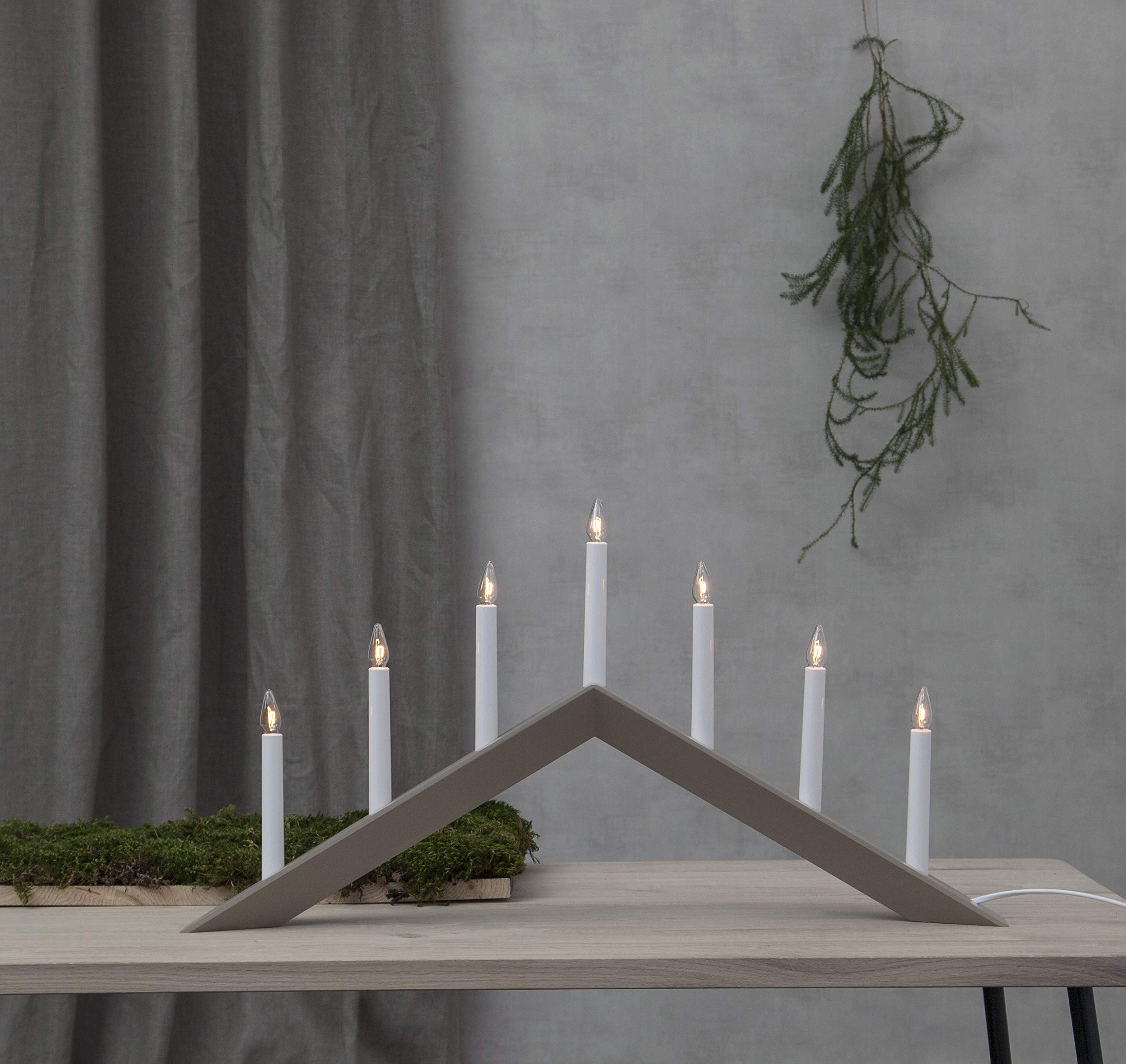 Fensterleuchter Arrow von Star Trading, Kerzenständer mit 7 Glühbirnen E10 warmweiß, Weihnachtsdeko aus Holz in Beige, Kabelschalter, Länge: 69 cm