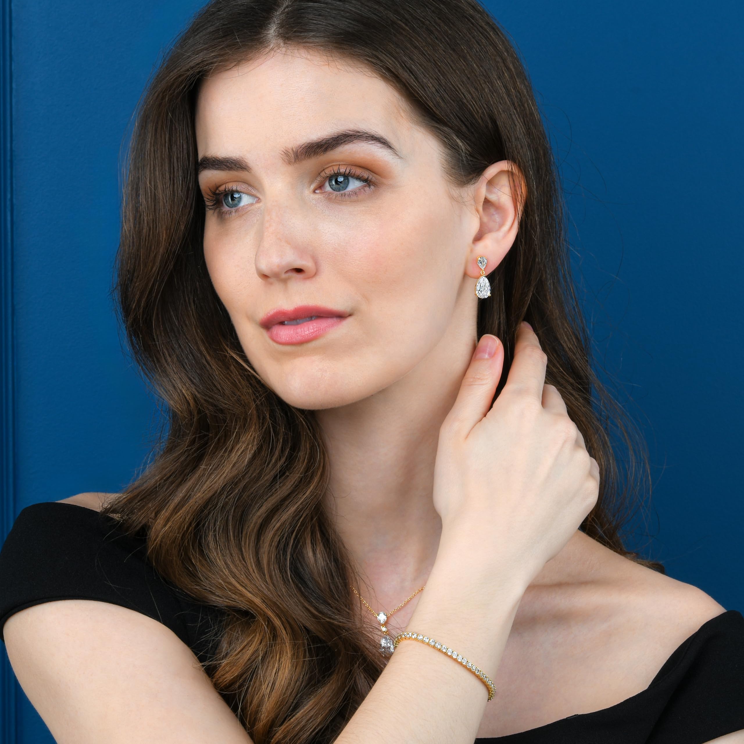 Diamond Treats Damen-Ohrringe aus 925er Sterlingsilber mit weißen und bunten kubischen Zirkonia, elegante Damenohrringe mit bunten Steinen, Schmuck aus Sterlingsilber für Damen