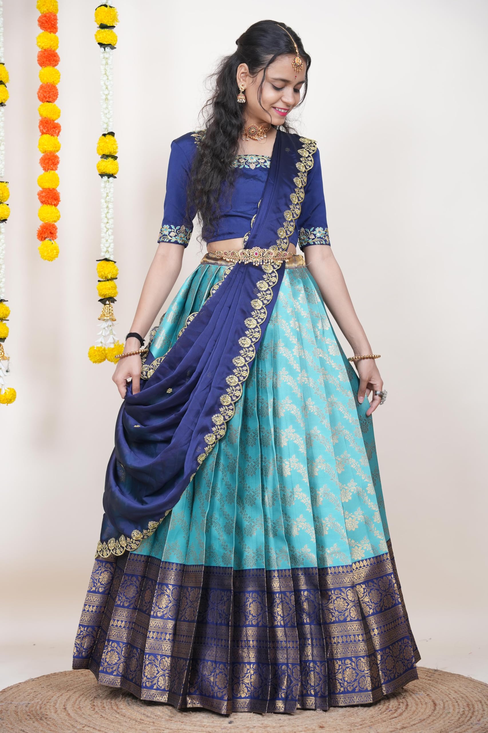 Damen Seide Halb Sari Langa Voni südindischer Pattu Pavadai fertig konfektioniert Lehenga Choli Set mit Dupatta