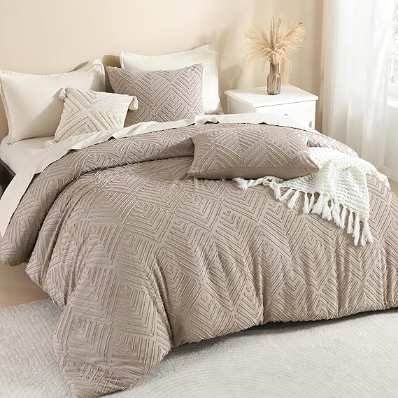 Litanika Oversized King Comforter Set Light Coffee, 3 Pieces Tufted Boho Farmhouse Bedding Comforter Set, Lightweight Fluffy All Season Comforter Set (120x98In Comforter & 2 Pillowcases)