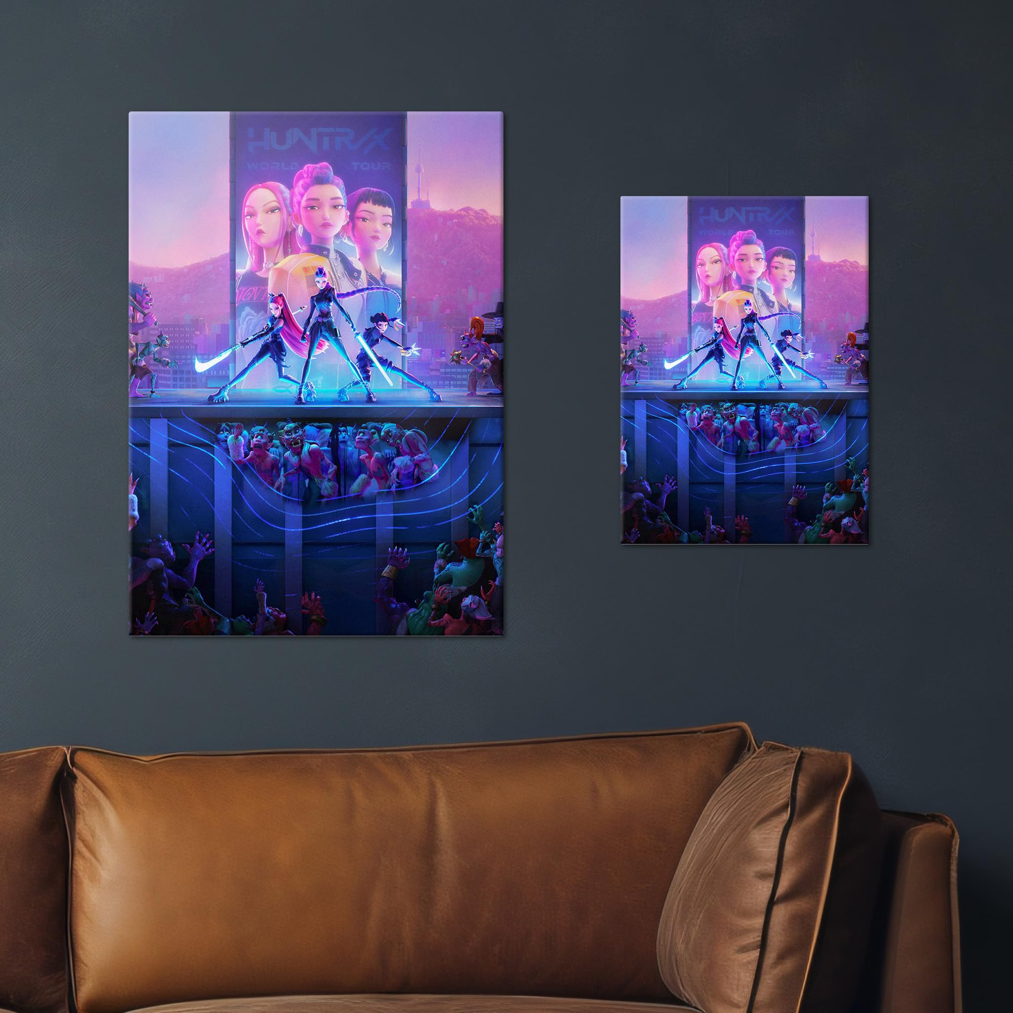 Displate Metallposter KPop Demon Hunters Wandbild (2025) - Netflix - Neon City Battle - Huntrix Kpop Geschenk – Premium Wanddekoration Wand Deko Wohnzimmer Film Poster - 32 x 45 cm