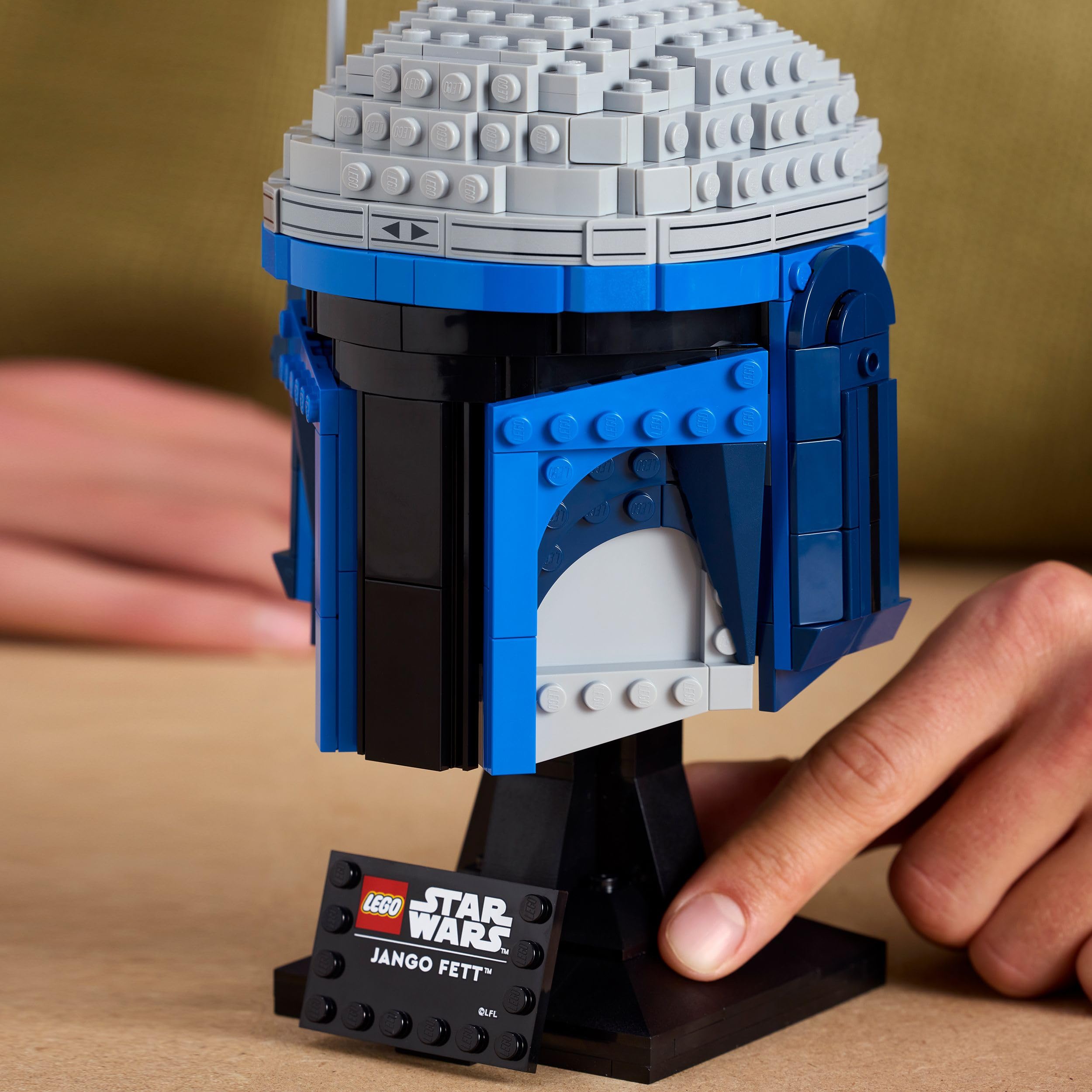 LEGO Star Wars 75408 Jango Fett Helmet, Mandalorian Model Kit for Adults, Building Set incl. a Stand - Image 3