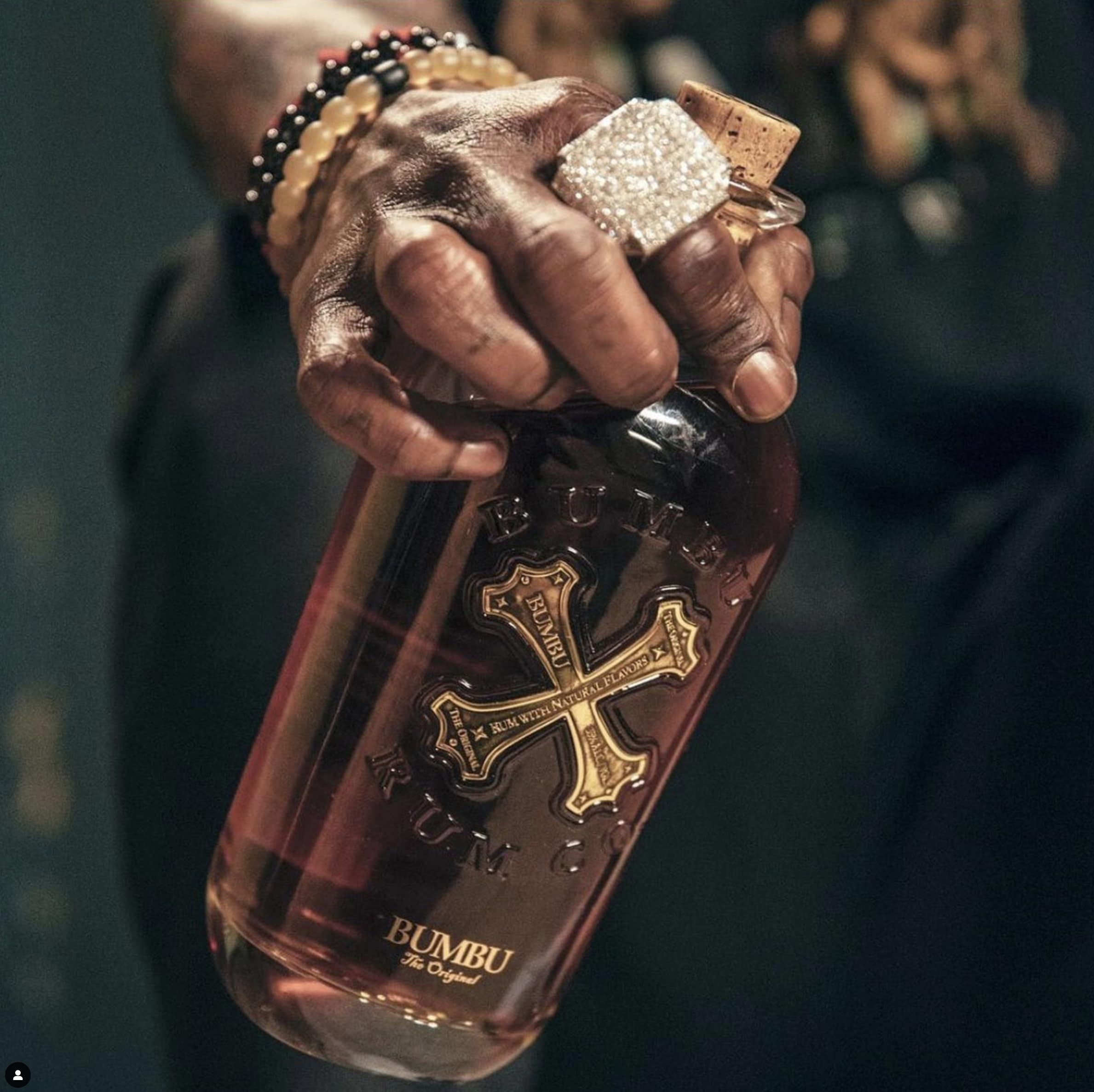 BUMBU The Original, Craft Rum Flavour Spirit, Bourbon-Fass gereift, für Cocktails oder auf Eis, karibischer Rum in der 0,7 Liter Flasche, 40% Vol