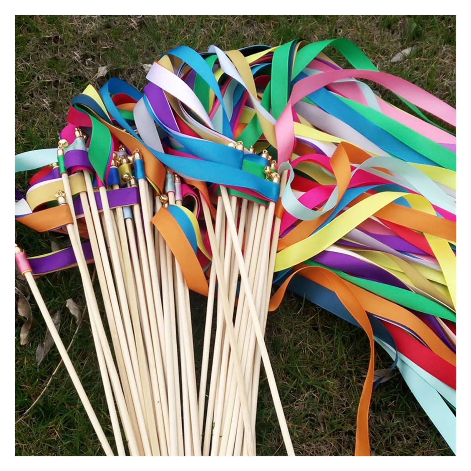 Band Zauberstab 100 Stück bunte Hochzeitsstäbe aus Seidenband mit Glöckchen, Feenschlangen und Wunschstäben