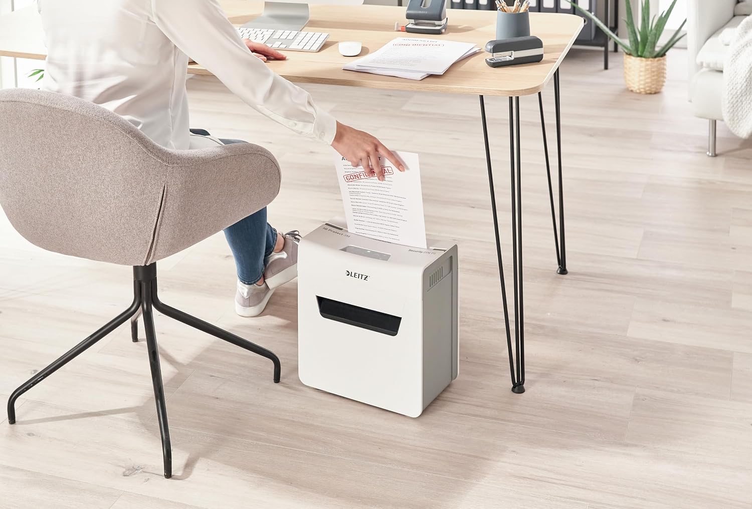 Leitz Shredder IQ Protect Premium 3M P5 IQ Protect, W126159323 (Premium 3M P5 IQ Protect Premium Paper Shredder 3M P5, Micro-Cut shredding, 10 L, Touch, P-5, 3 Sheets,)