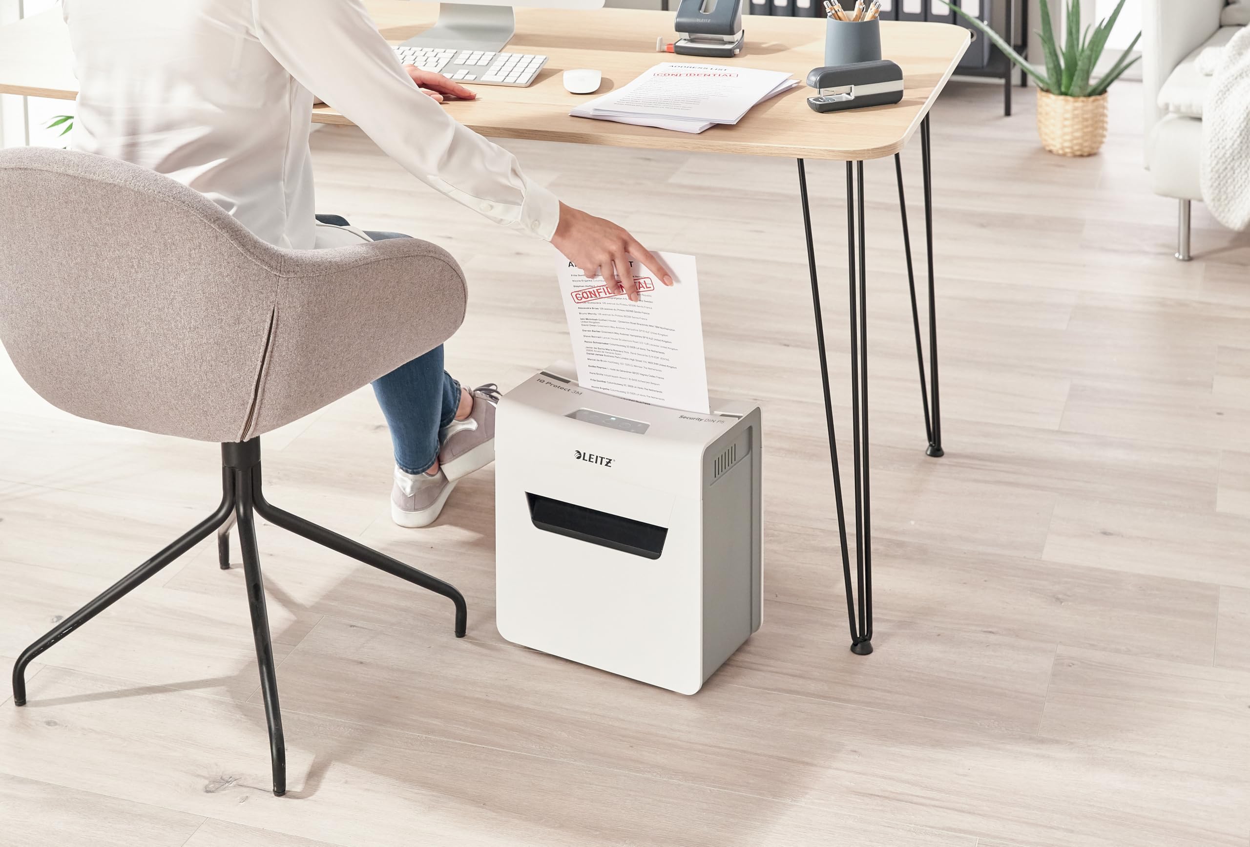 Leitz IQ Auto Feed Office 300 Automatic P5 Micro Cut 60L Paper Shredder White 1 - View #10