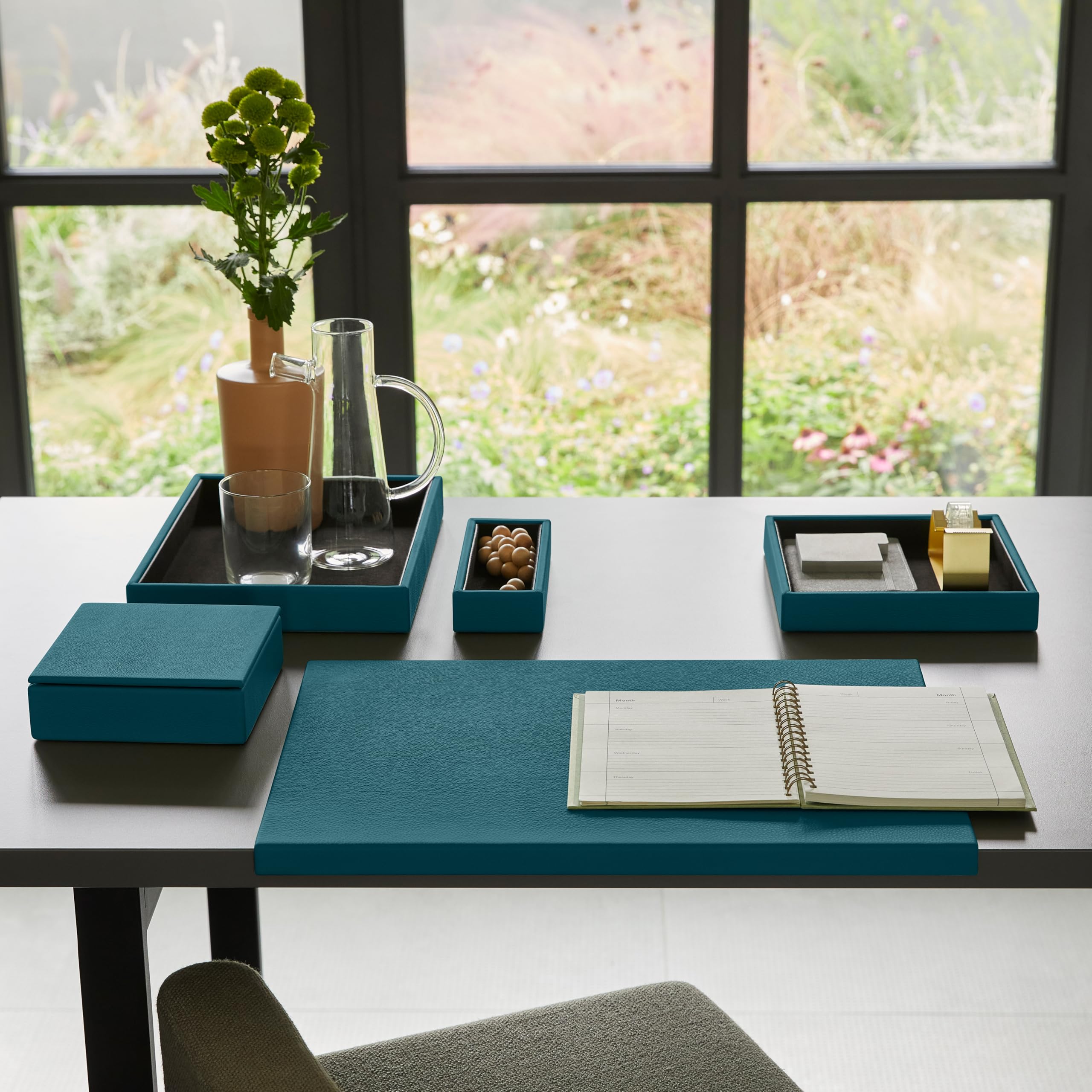 Eglooh - Atena - Vassoio Portapenne da Scrivania Ufficio in Vera Pelle Blu Petrolio - Design Rettangolare e Finiture Artigianali - cm 20 x 7,5 x H.3,5 - Interamente Made in Italy