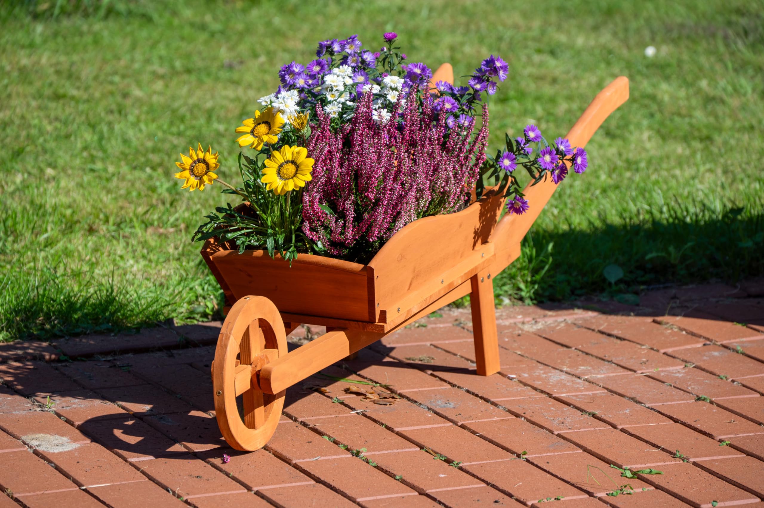 dobar® 29095e Pflanzschubkarre aus Holz | Dekorativer Pflanzkasten für Blumen | Blumenwagen | Pflanzwagen | Blumenkarre | Holzschubkarre zum Bepflanzen | 130 x 40 x 40 cm | Braun