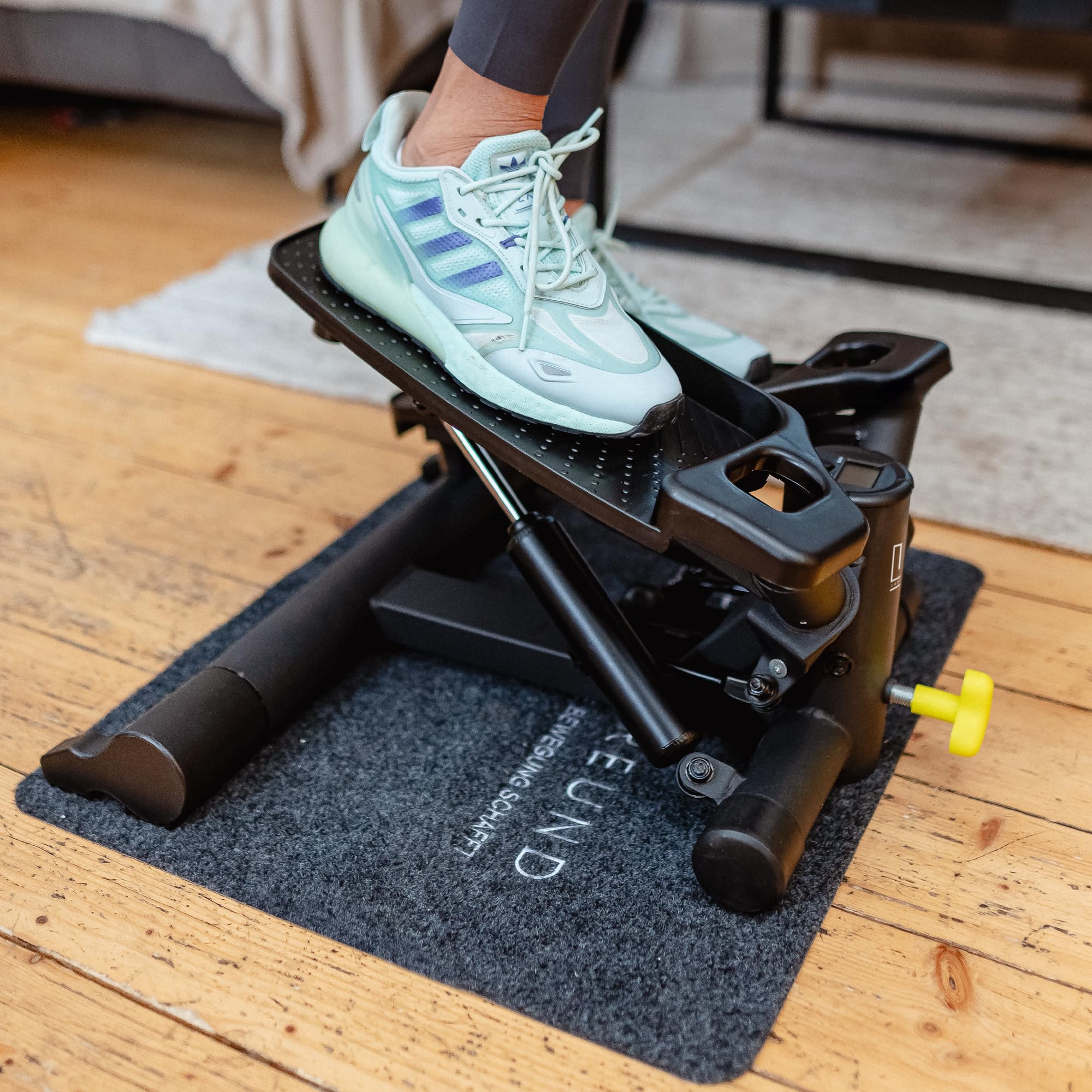 LANDWEHR Stepper für zuhause, Treppensteiger Fitnessgerät, bis 180kg belastbar, Stabile Stahlkonstruktion, Schwarz, Starte jetzt Dein Sicheres Training, von Trainern empfohlen!