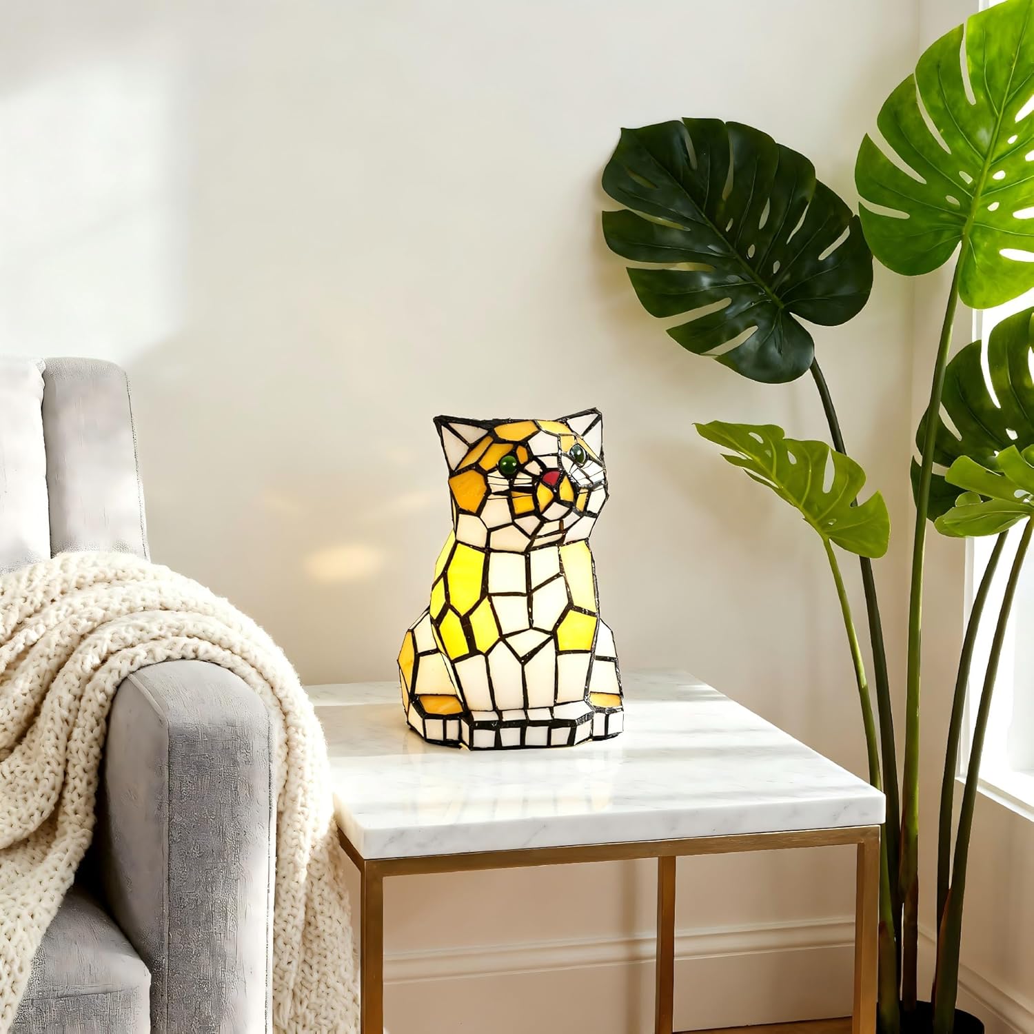 Cat Table Lamp, Yellow and White Stained Glass Animal Table Lamp, Cute Cat Waits for Someone to Play with Stained Glass Accent Table Lamp Night Light for Home Decoration