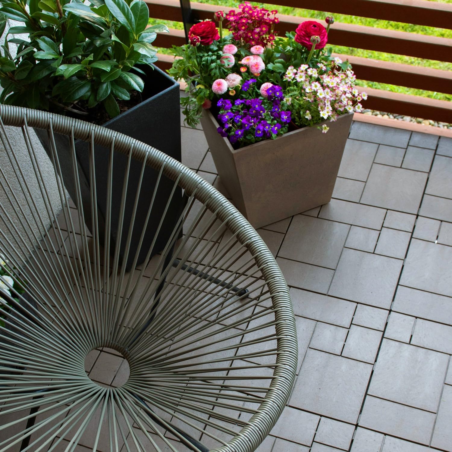 Terrassenfliesen Klicksystem aus Recycling-Material 30 x 30 cm 6 Stück – Balkon Bodenbelag Wetterfest – Klickfliesen Terrasse mit Drainagesystem – Balkonfliesen Steinoptik - 6 Stück = 0,55m²