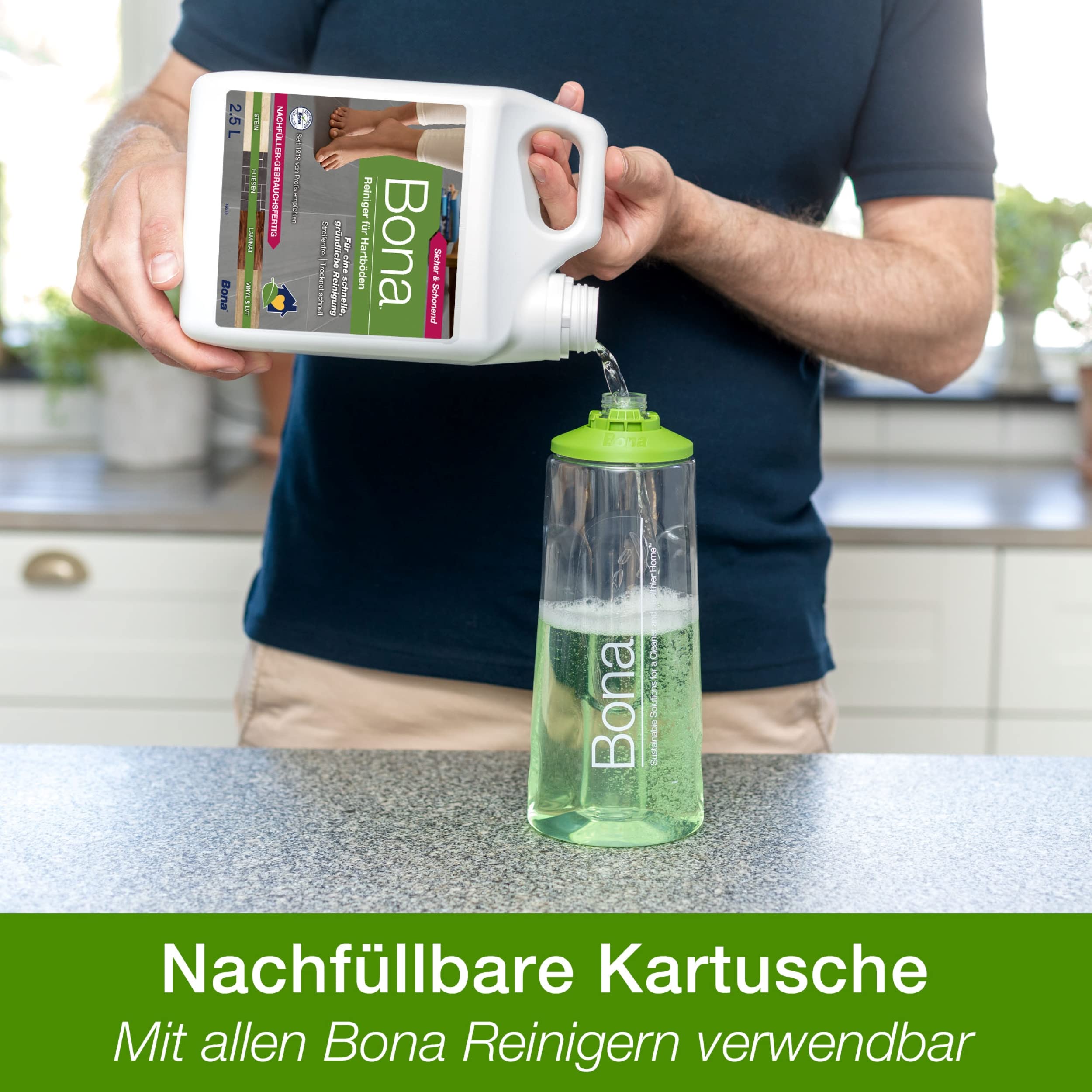 Bona Bodenwischer mit Sprühfunktion, Premium Spray Mop für Holzfußböden, Sprühwischer Set mit extra Mikrofaser-Reinigungspad & WM740219022 Fliesen- und Laminatreiniger Nachfüllpack 3 x 4 L