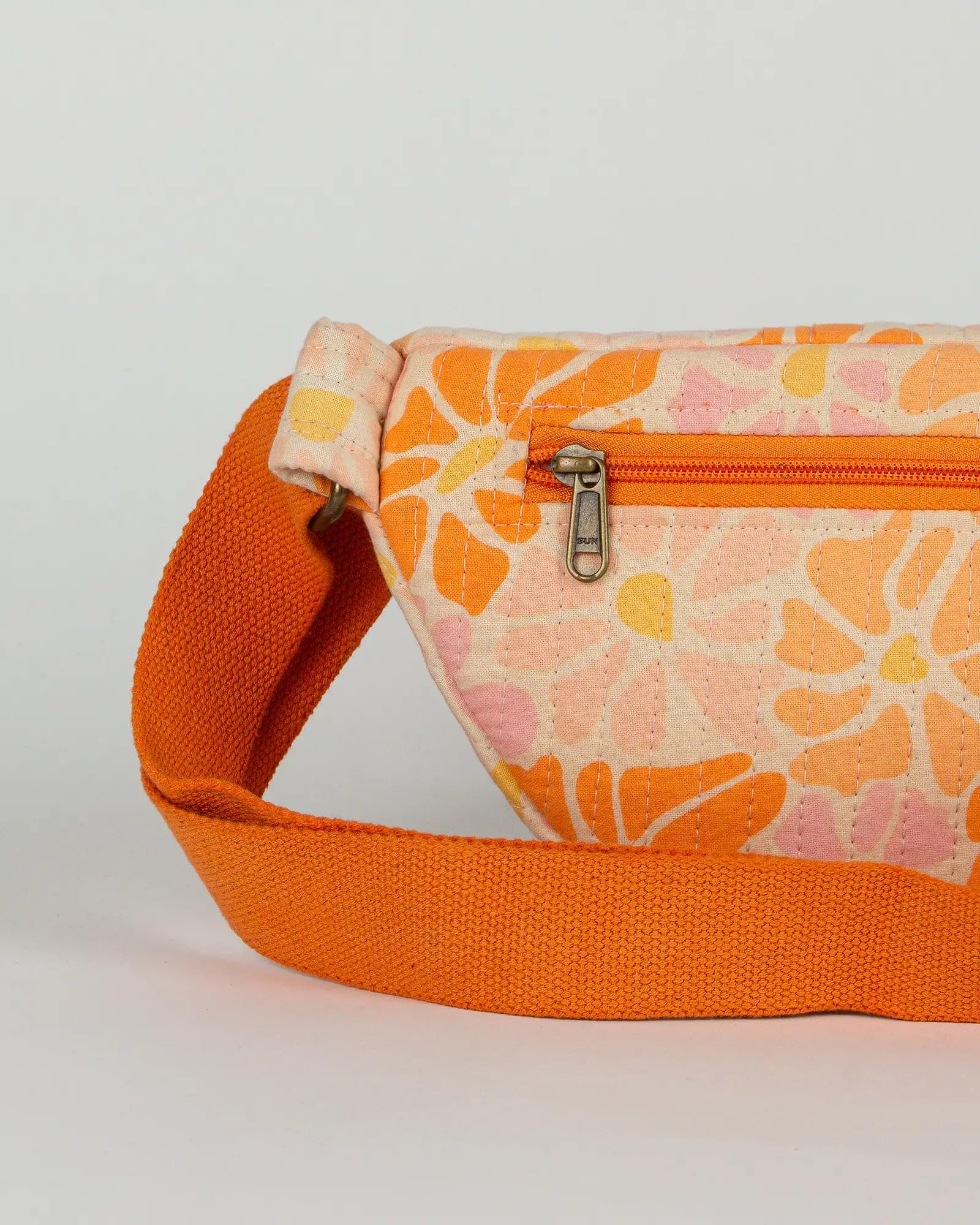 Sac Banane 4,5 L Femme & Homme – Sacoche Bandoulière, Ceinture Sangle Réglable 70-110 cm, Grand Format XL Coton Matelassé, Sport Course Randonnée Voyage, Peachy, 30×15×10 cm