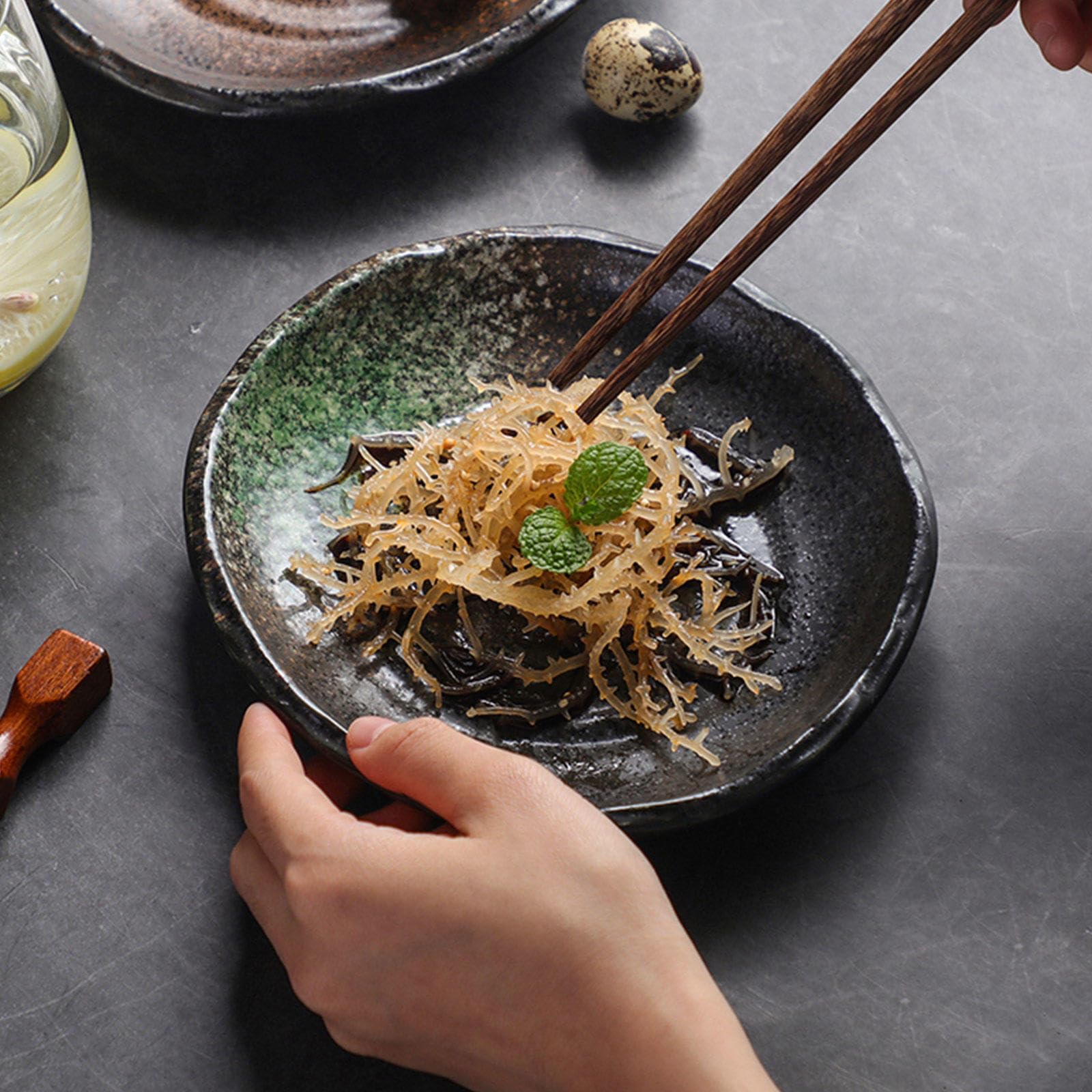 Keramik-Essteller-Set, 7 Zoll-unregelmäßige Form-Geschirr-Sushi-Snack-Teller, 4er-Set, Kratzfest, Geriffeltes Porzellan, Geeignet für Steak, Pasta, Pizza, Zuhause, Party, Restaurant,Green