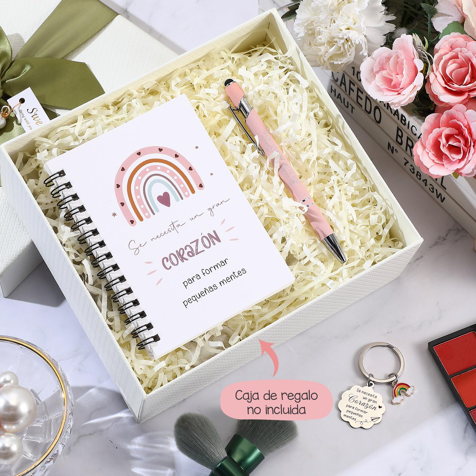 Sinmoe 3 Regalos de Agradecimiento para Maestra Profesora Cuaderno en Espiral Bolígrafo Retráctil y Llavero para Fin de Curso Despedida Cumpleaños Graduación Jubilación(Arcoíris,Blanco)