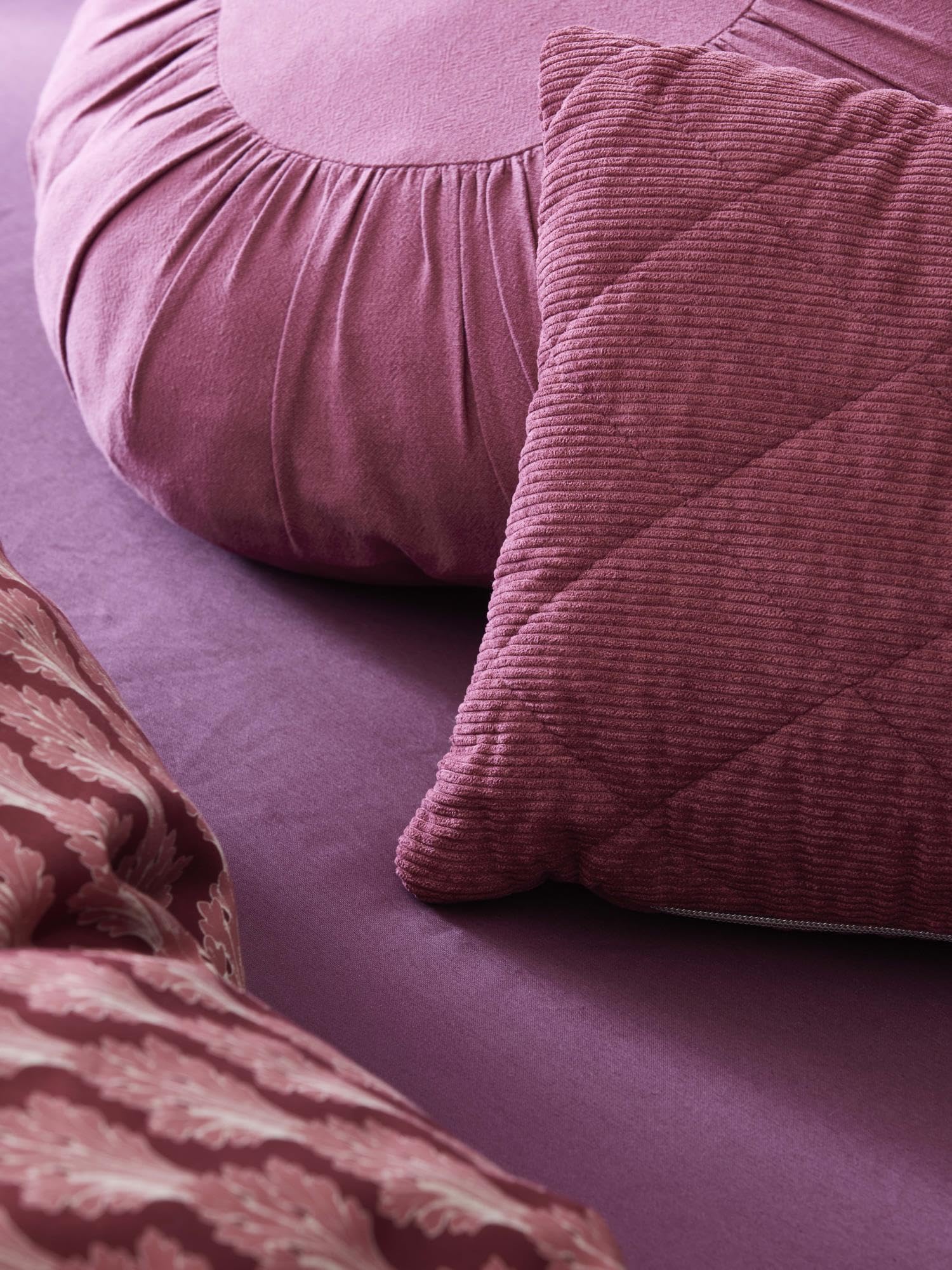 ESSENZA Bettwäsche Tesse Cherry red, 155x220 + 1x 80x80 cm - 100% Baumwollsatin 210TC - Fantasy