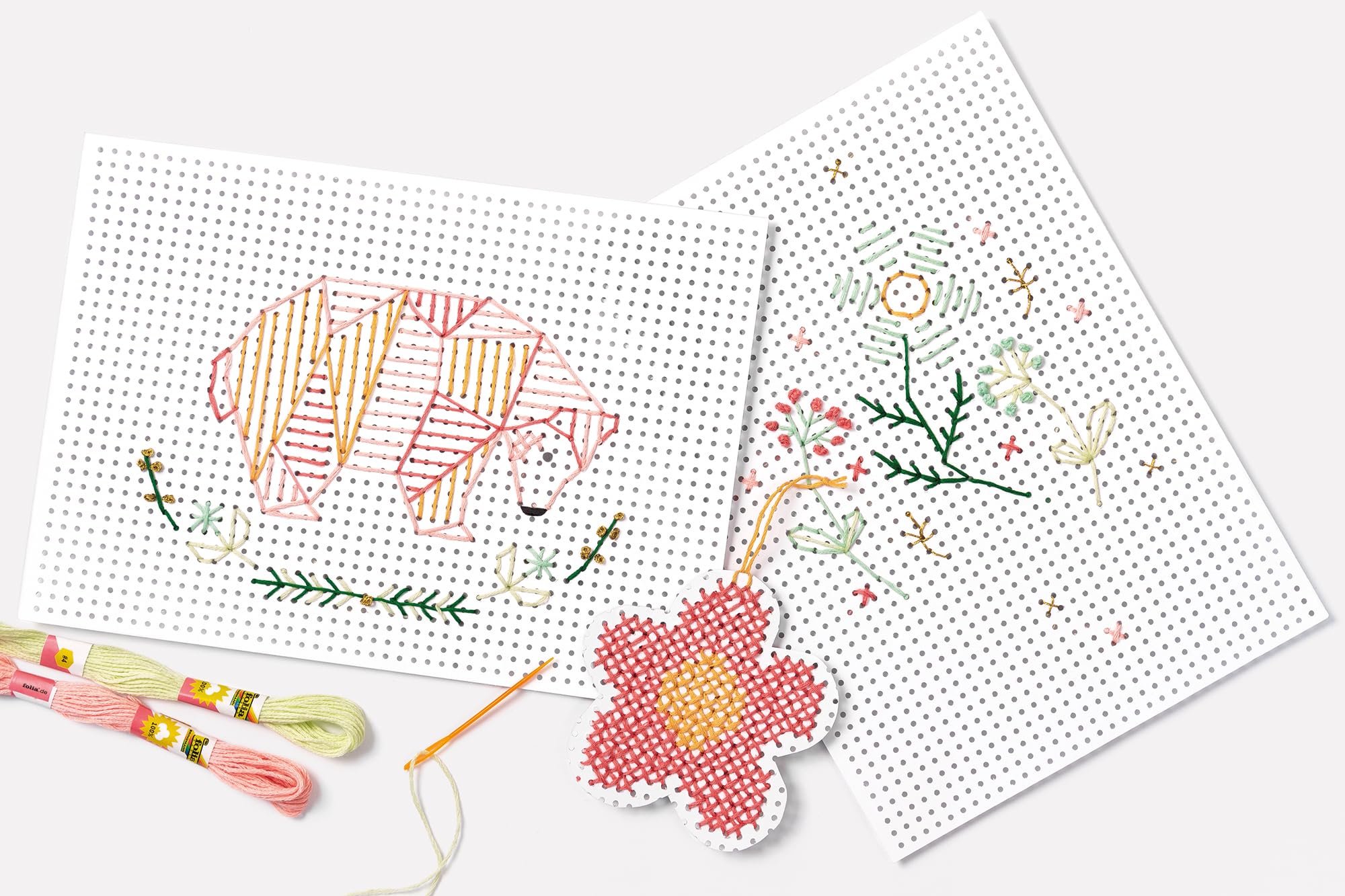 folia 2322 – karton do haftowania 300 g/m², biały, niezadrukowany, ok. 17,5 x 24,5 cm, 40 arkuszy – idealny do ćwiczeń haftu