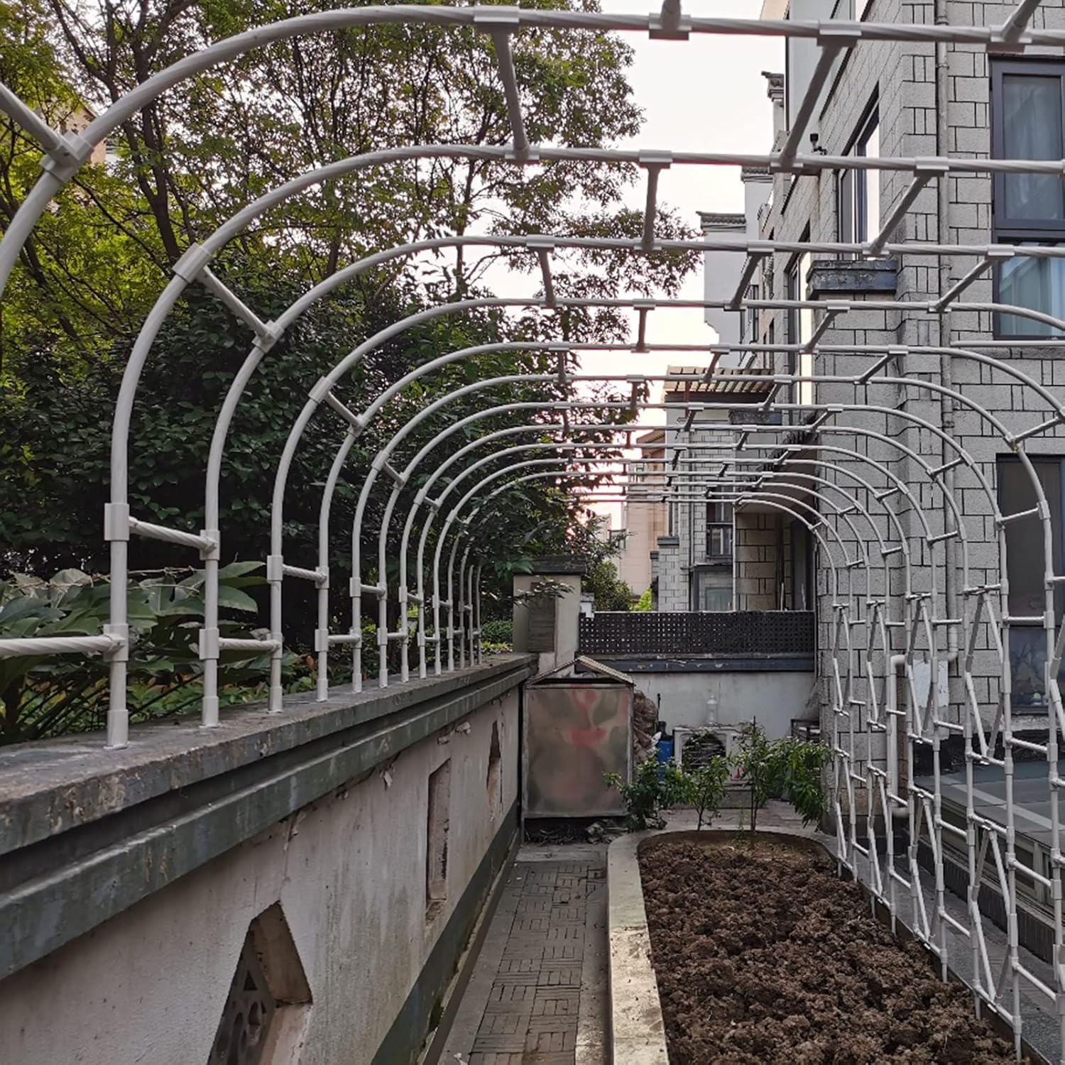 Heavy Duty Metal Garden Arch Trellis - Coated Steel Rose Arbor for Climbing Plants, Vines Support - Half-Side Wedding Decoration Archway for Outdoor Gardens