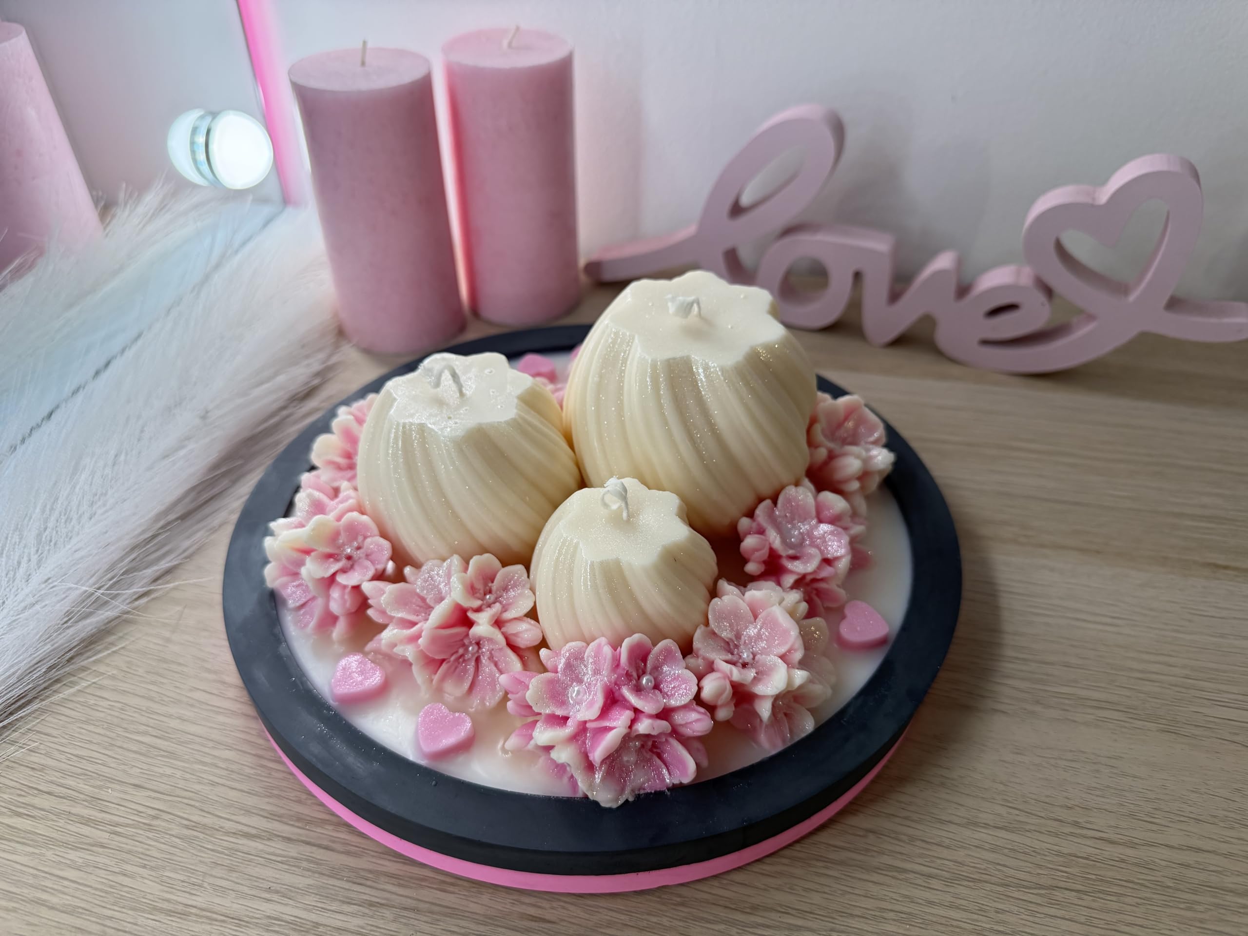 LuRi Design personalisierte XXL Kerzenschale mit 3 Designkerzen – handgegossene Deko-Schale mit Blumenkerzen – individuelles Geschenk zur Hochzeit, Verlobung oder zum Jahrestag