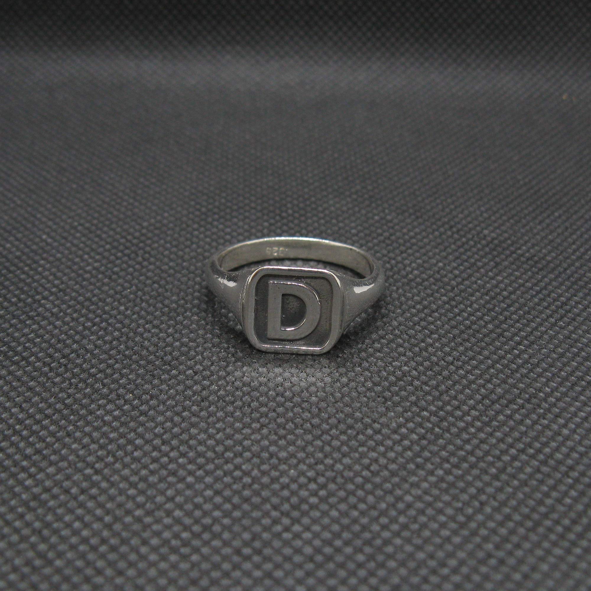 Anello da Uomo in Argento Massiccio Marchiato 925 Lettera D R002124 Empress