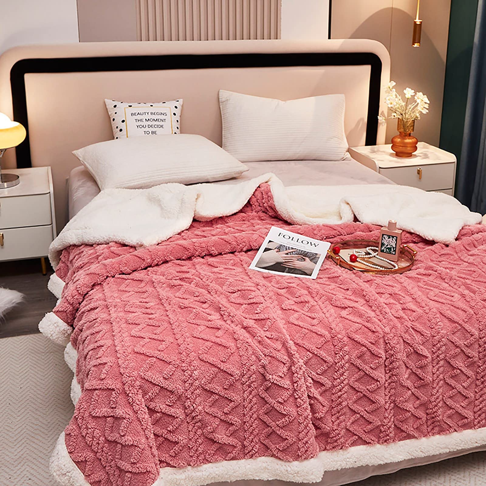 Winter Thick Bed Blanket,Double-Sided Velvet Quilt Thickened Warm Autumn Spring Plush Comforter Core, Super Warm tafu+lamb's Velvet Quilt,Comfortable and Breathable C,150 * 200CM-1.8KG