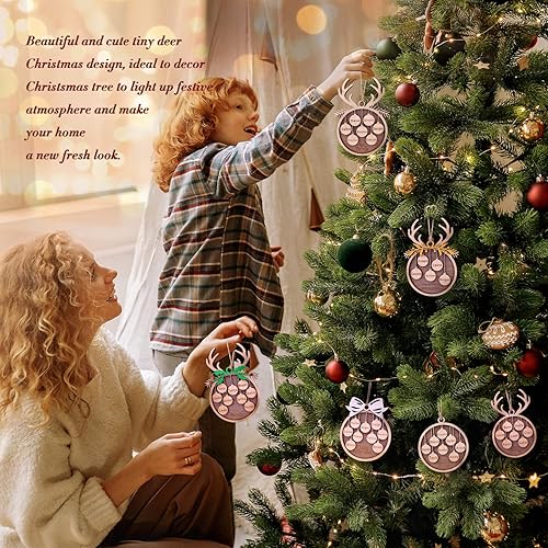 Miniatura 5 de Adorno de Navidad familiar personalizado 2023, adornos de madera para árbol de Navidad con cuerda pequeña, de 1 a 10 nombres personalizados