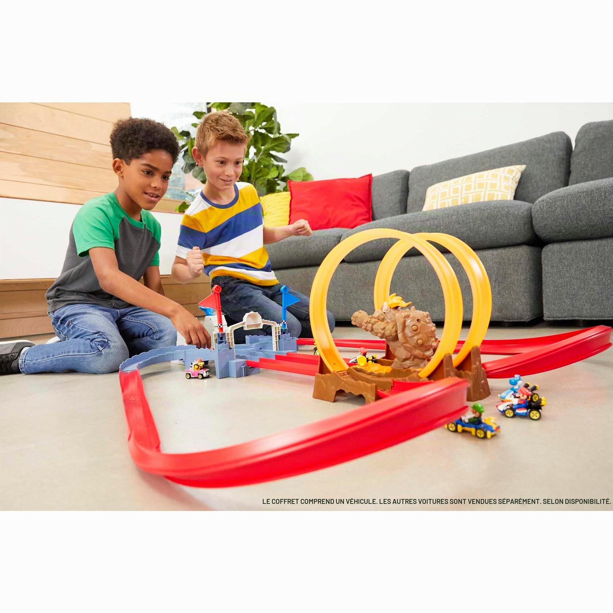 Hot Wheels Mario Kart Chaos au château de Bowser avec Mini-véhicule Inclus, Coffret de Jeu pour Mini-Voitures avec Piste modulable, Jouet pour Enfant, GNM22