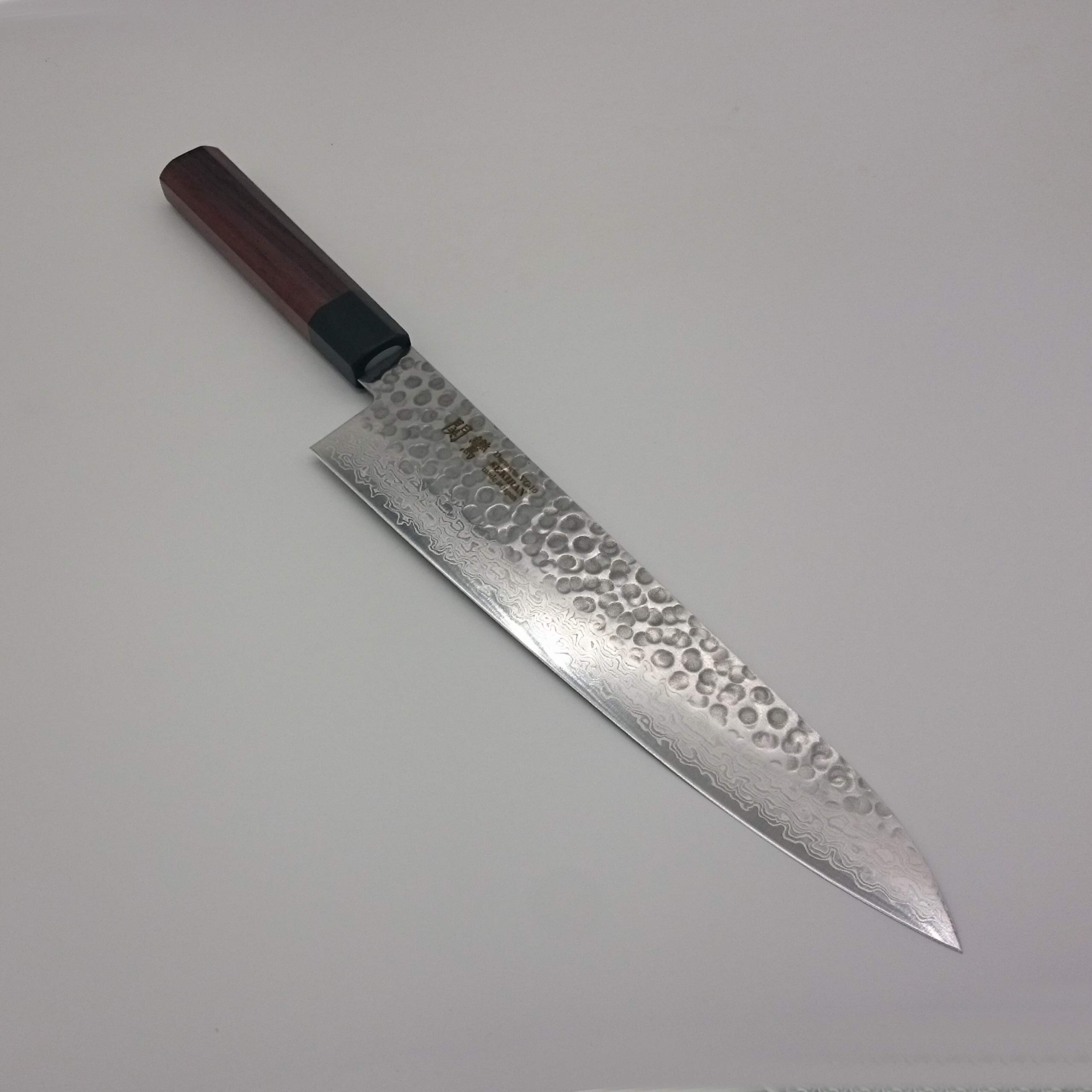関鸞 プロ用高級包丁 牛刀 240mm 八角柄 V金10号17層ダマスカス 鎚目