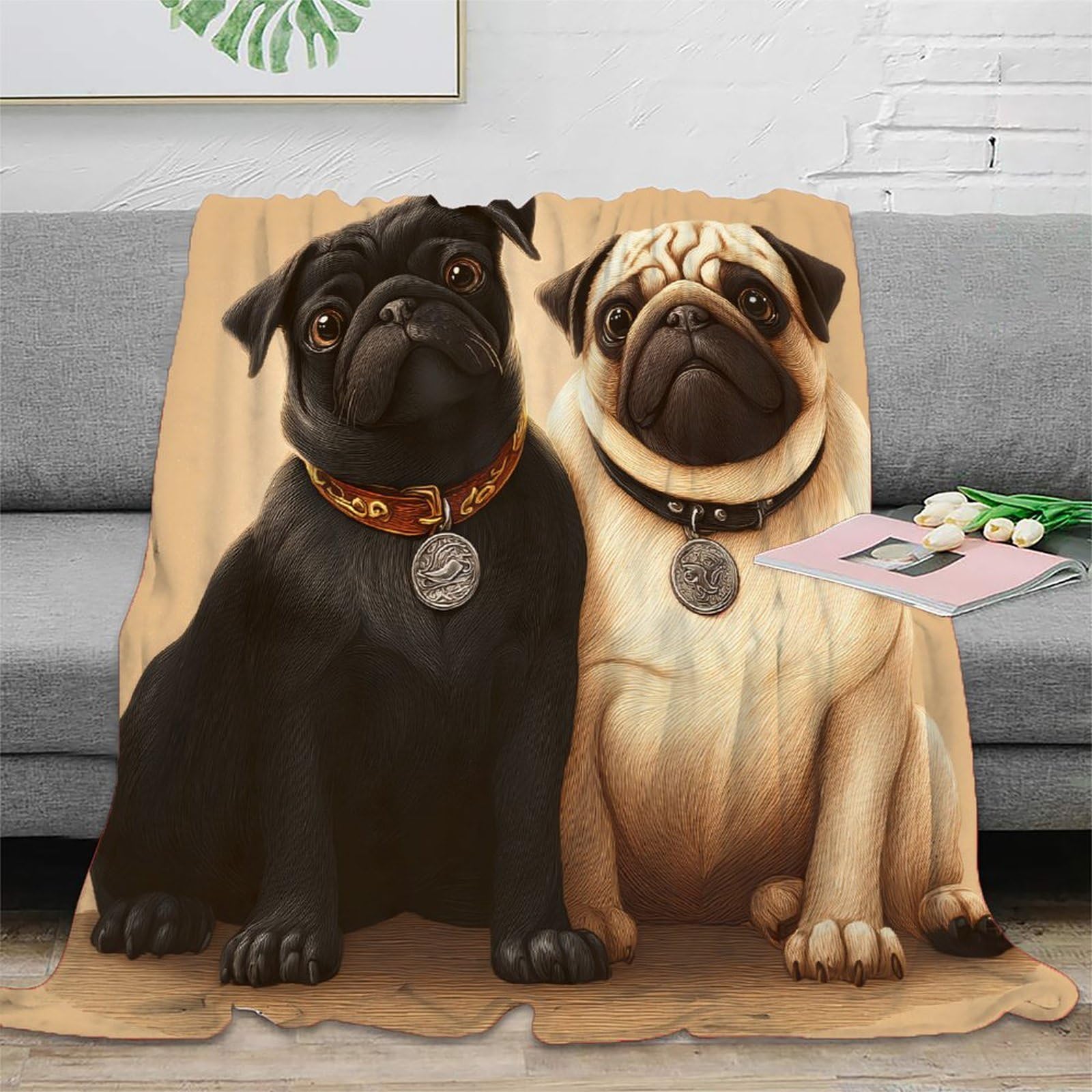 Plaid chien Carlin idéal pour des soirées cocooning et lecture sur canapé