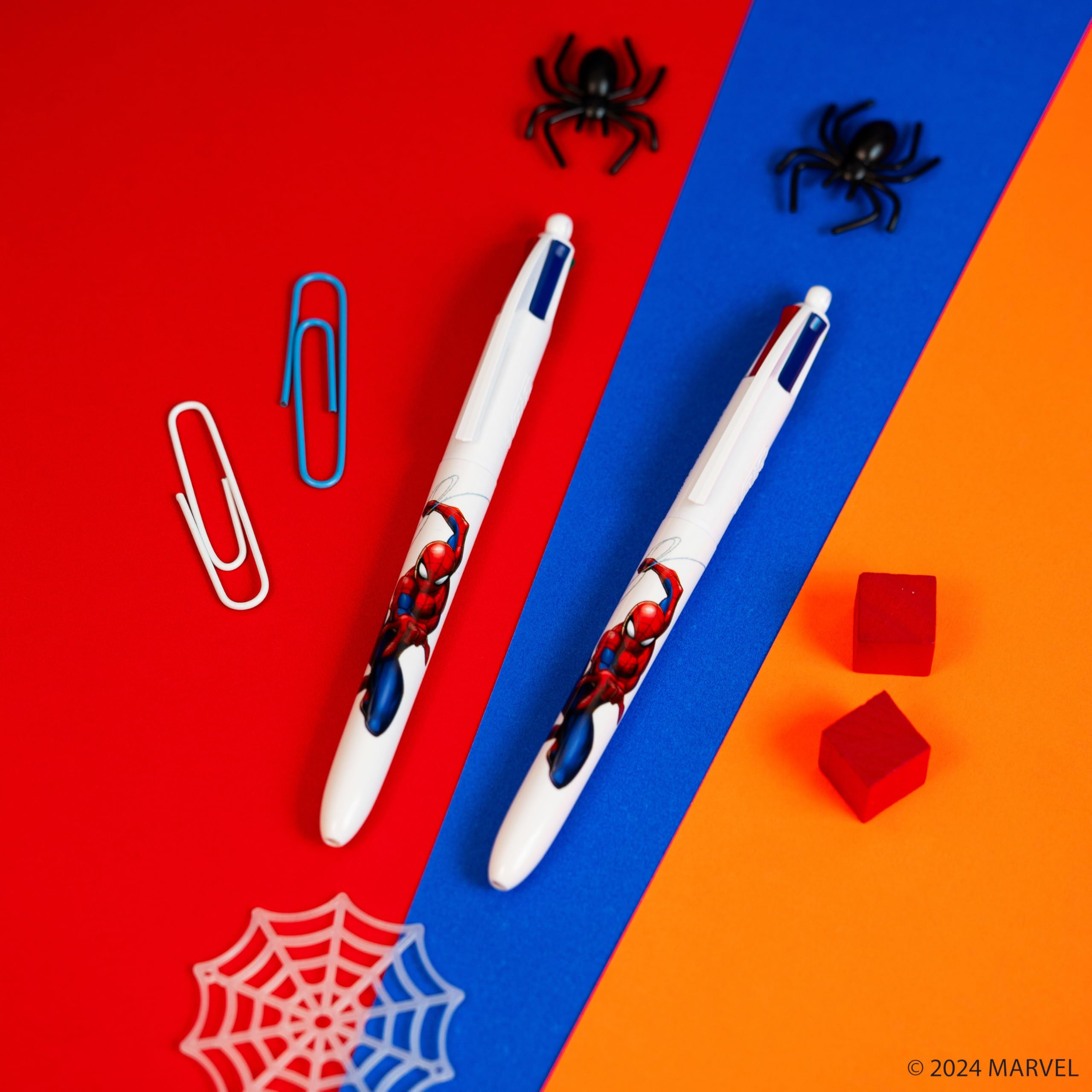 BIC Lot de 3 stylos à bille rétractables 4 couleurs avec thème Spider-Man de Marvel, pointe moyenne polyvalente, encre assortie