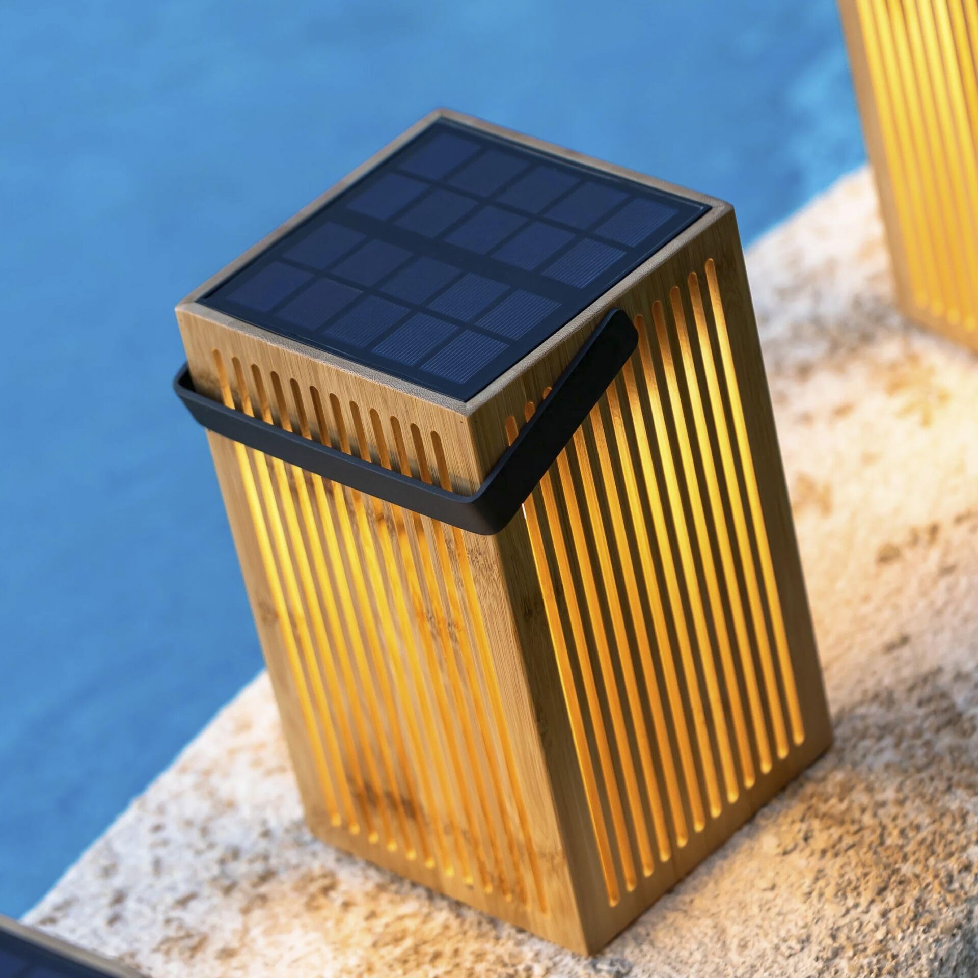 Moovere Lámpara Farol de mesa portátil con asa LED OKINAWA Solar y Batería Recargable con mando para exterior e interior Fibra de Bambú