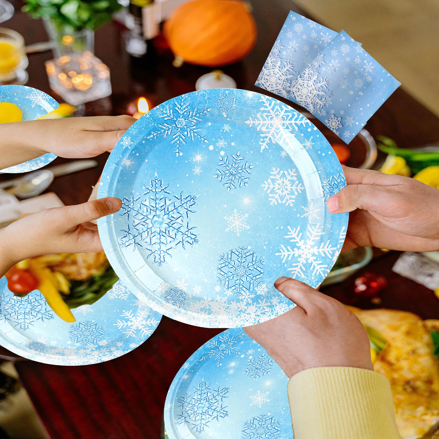 Set di 95 Stoviglie per Feste con Fiocchi di neve, Tra cui Bandiera, Piatti, Tovaglioli, Bicchieri di Carta e inserti per Fiocchi di neve, per 20 Persone