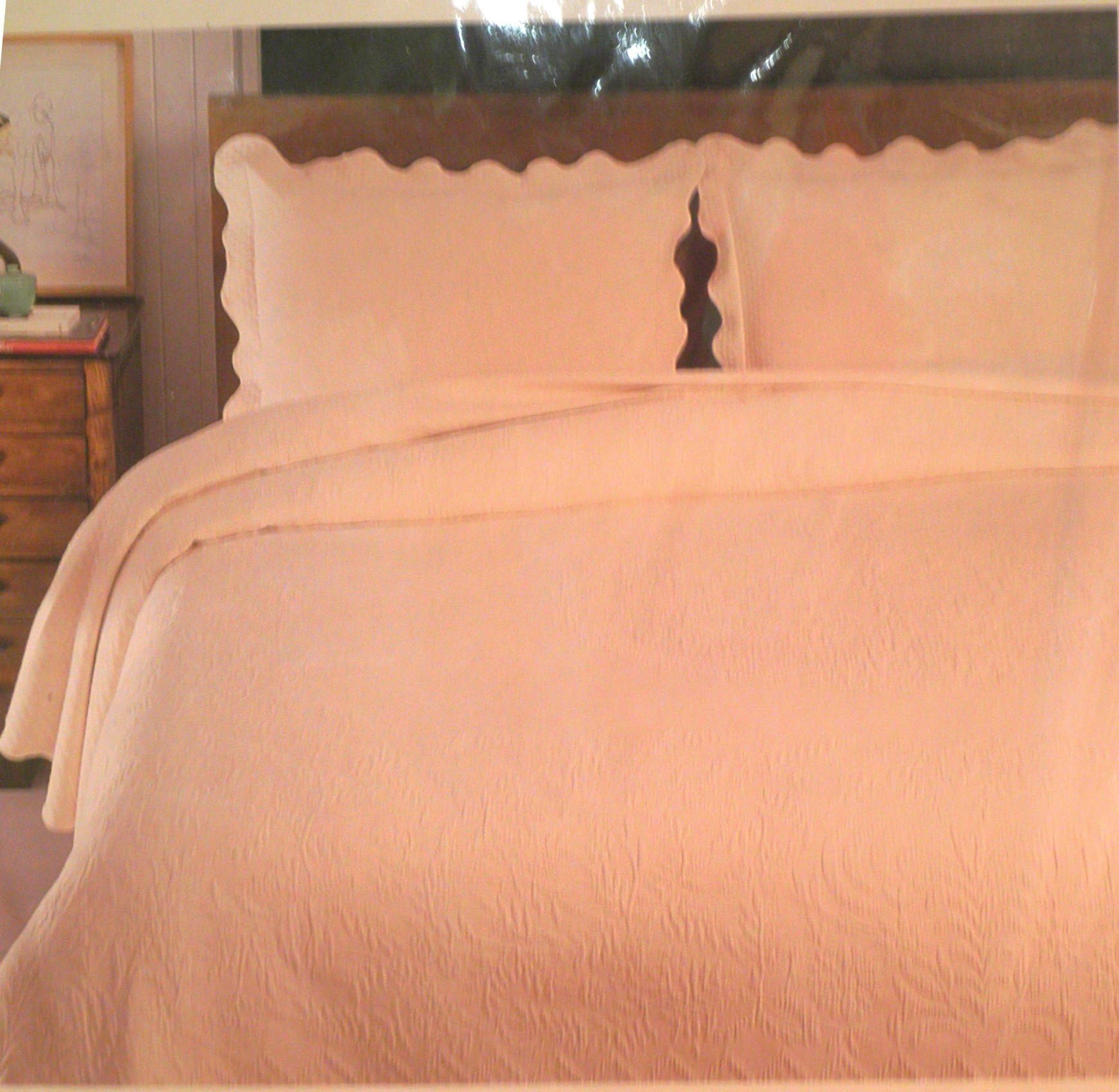 Maria Matelasse Queen Bedspread - Ivory