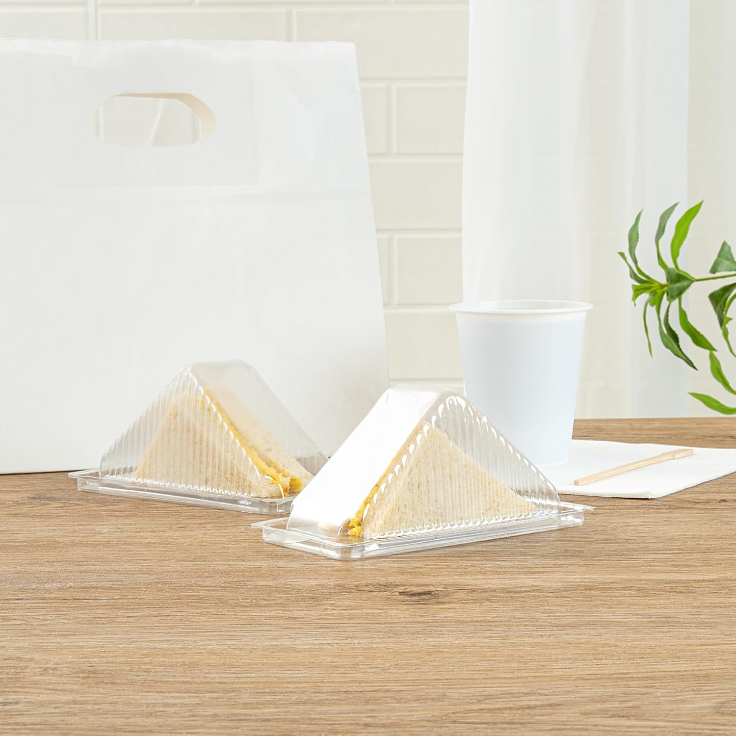 Restaurantware-6.3 x 3.2 x 3 Inch Plastic Sandwich Containers, 100 Disposable Sandwich Wedge Containers - With Lids, For Packaging and Displaying Foods, Clear Plastic Triangle Container,
