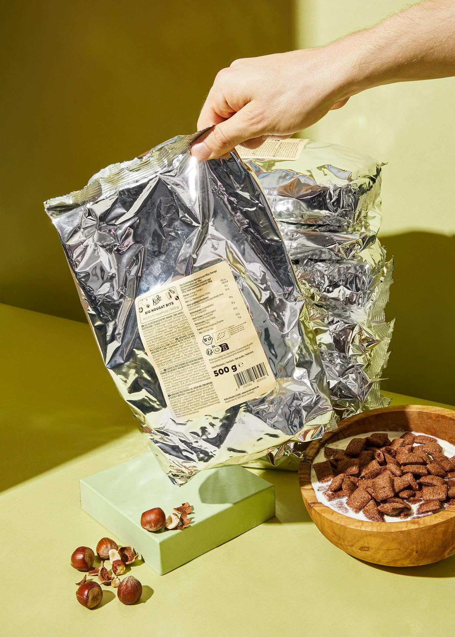 KoRo - Cereali croccanti con gianduia e nocciole bio 8 x 500 g - Vegan - Con ripieno di cacao e nocciole - Come colazione, topping o snack
