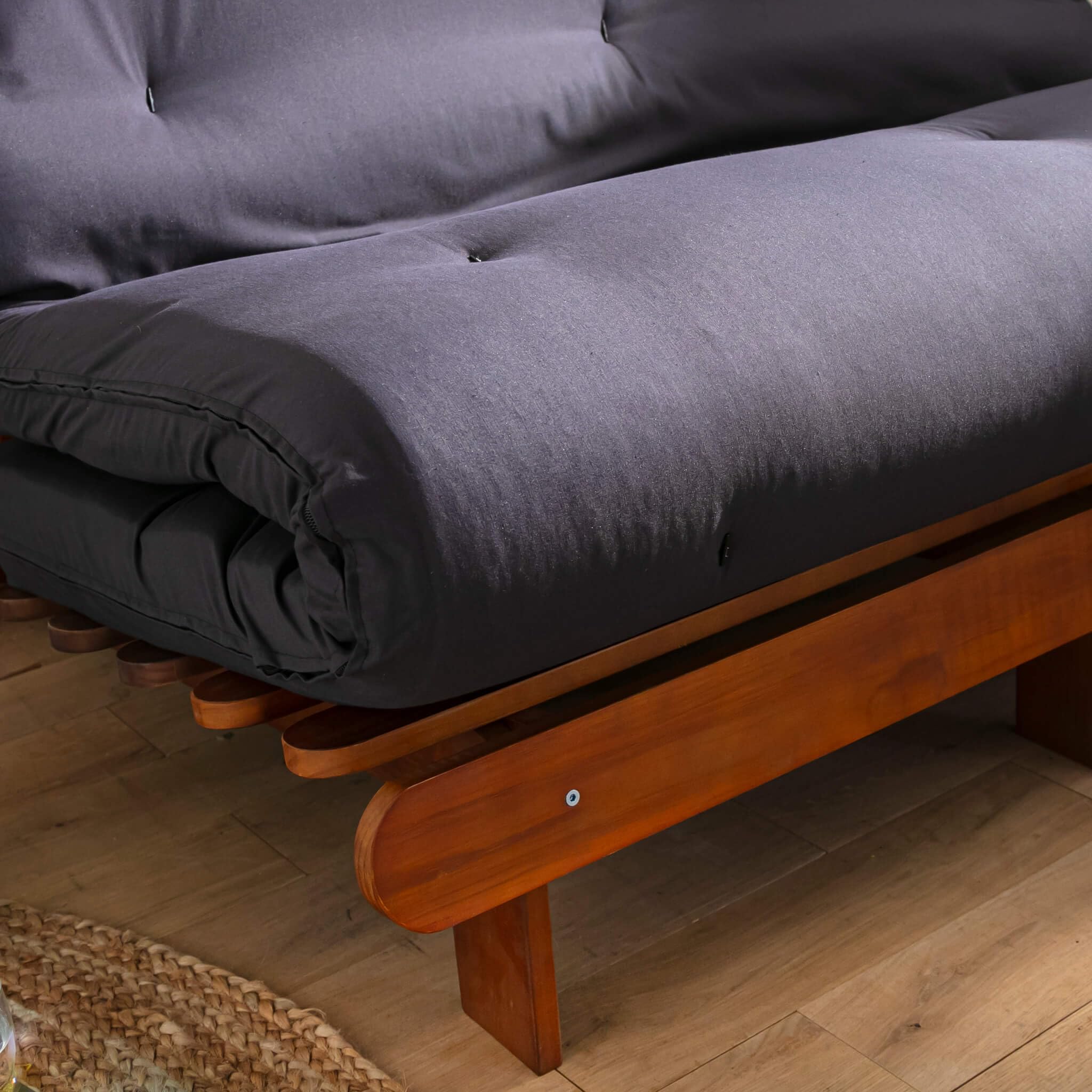 Terre de Nuit - Ensemble Matelas futon en Coton et Structure en Bois Massif Noisette 140x200 Anthracite en Pin Massif - Anthracite