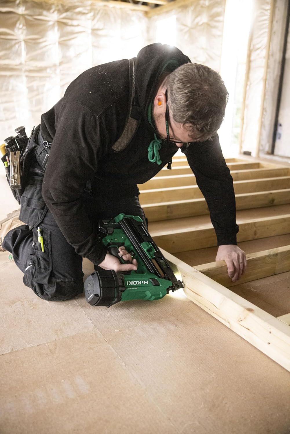 HiKOKI Battery Strip Nailer NR1890DCAW9Z, 18V Brushless Pneumatic Nailer | For 50-90 mm nails, 34 degree magazine angle, without battery and charger, includes safety glasses and HSC IV system case
