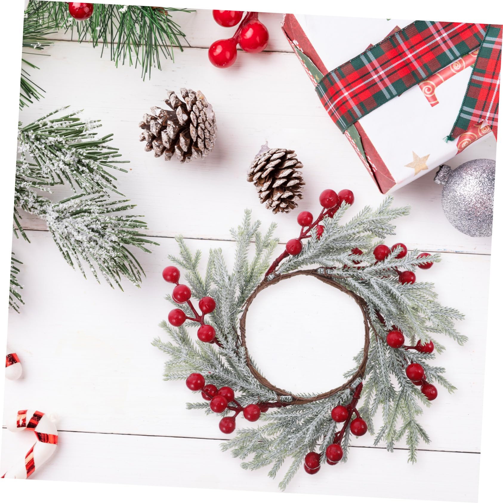 2 Piezas Anillos para Velas Navideñas con Guirnalda de Piña y Bayas Rojas Artificiales Soportes para Velas Cónicas y Cilíndricas para Centro de Mesa Decoración Hogar