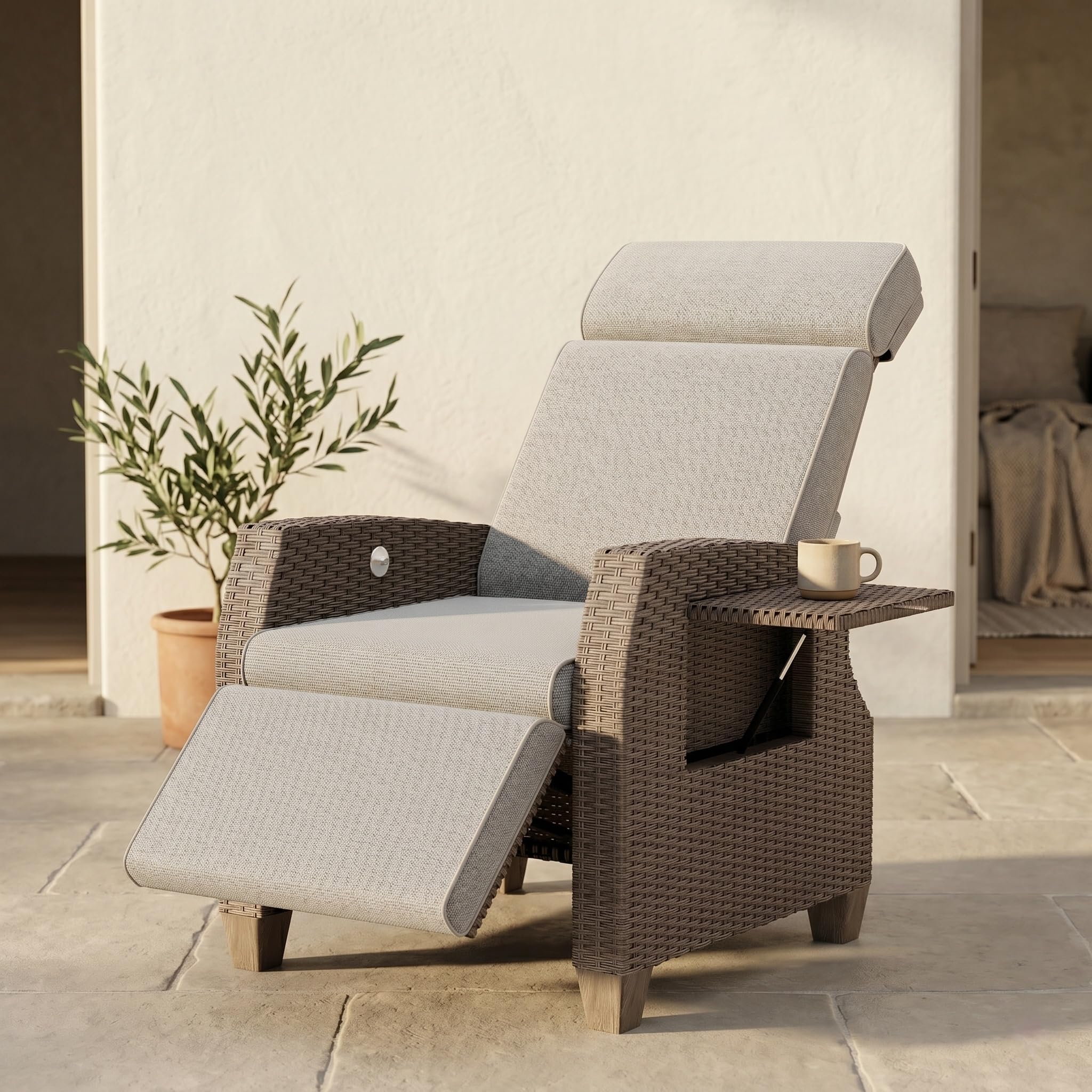 Sillón Relax Reclinable de Ratán para Jardín Exterior, Respaldo y Reposapiés Ajustables 160°, con Cojín Grueso y Funda, Mesa Auxiliar, Resistente UV, Carga 200KG, Tumbona para Terraza Patio y Salón