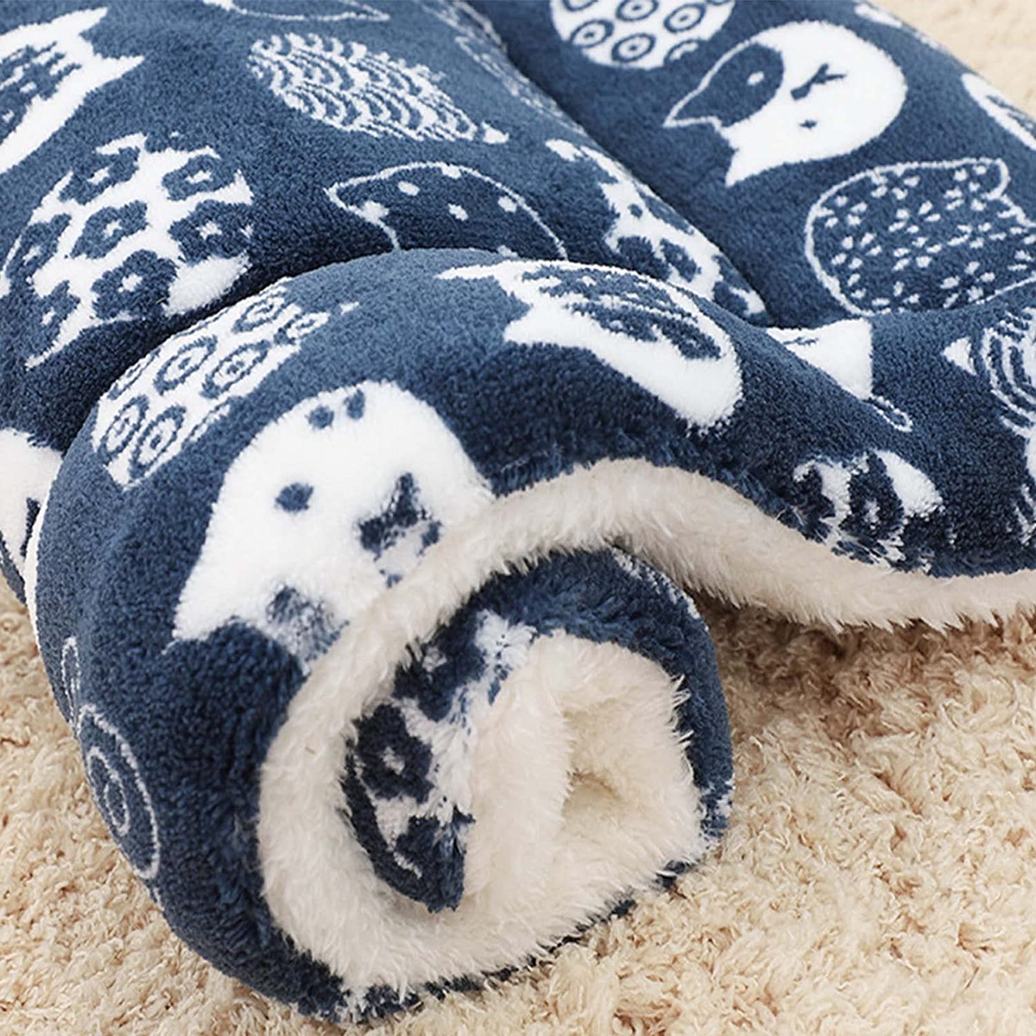 SENGHUI Cozy Calming Cat Blanket, Cat Bed Self Heating Pet Pad, Ultra Soft and Warm Dog Cat Bed Mat Flannel Blanket, Dog Blankets Cats, Warm Pet Mat in A Variety of Sizes to Fit Most Pets (G,L)
