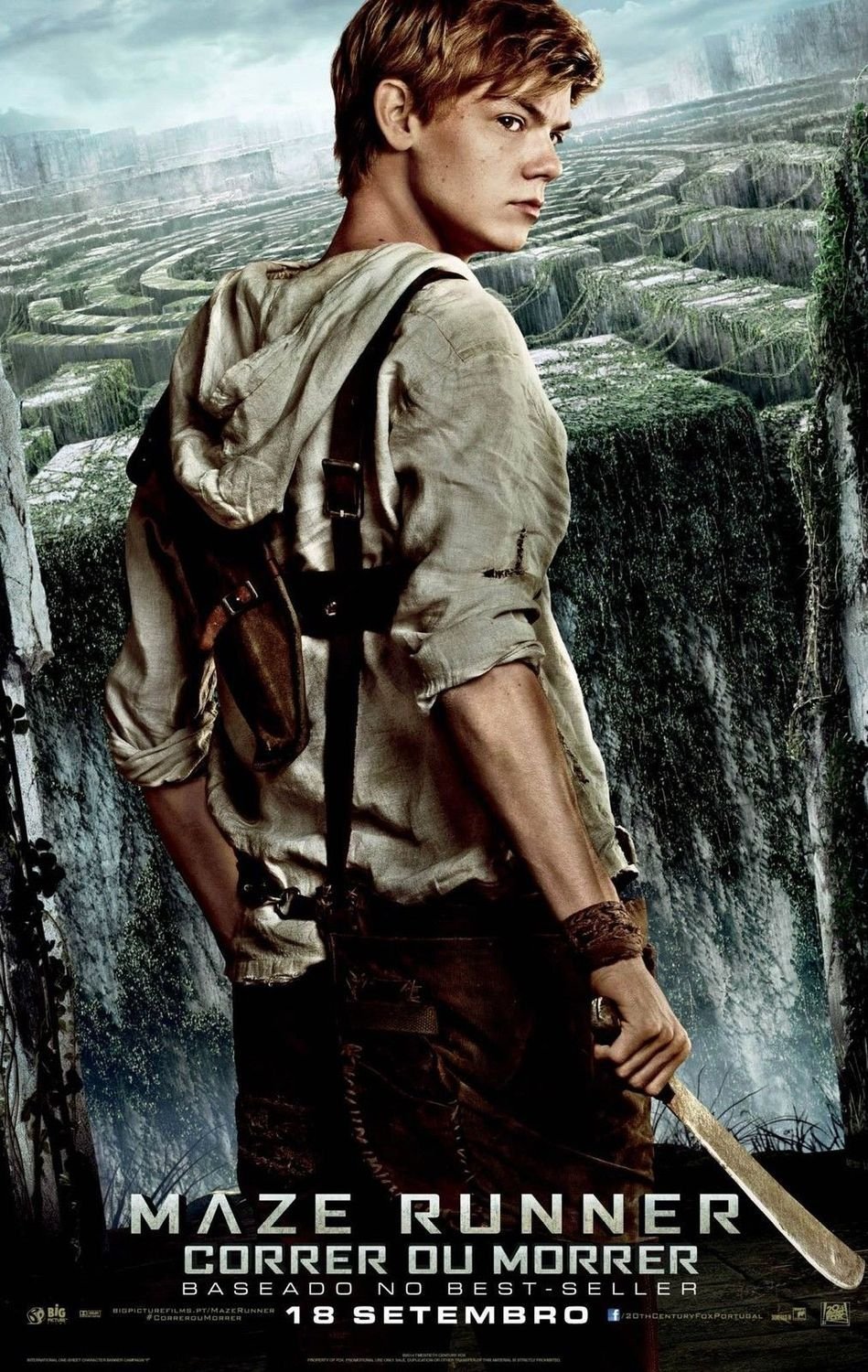 Sagoma Di Cartone A Grandezza Naturale Di Thomas Brodie-Sangster – Vestito Blu – Celebrity Cutouts
