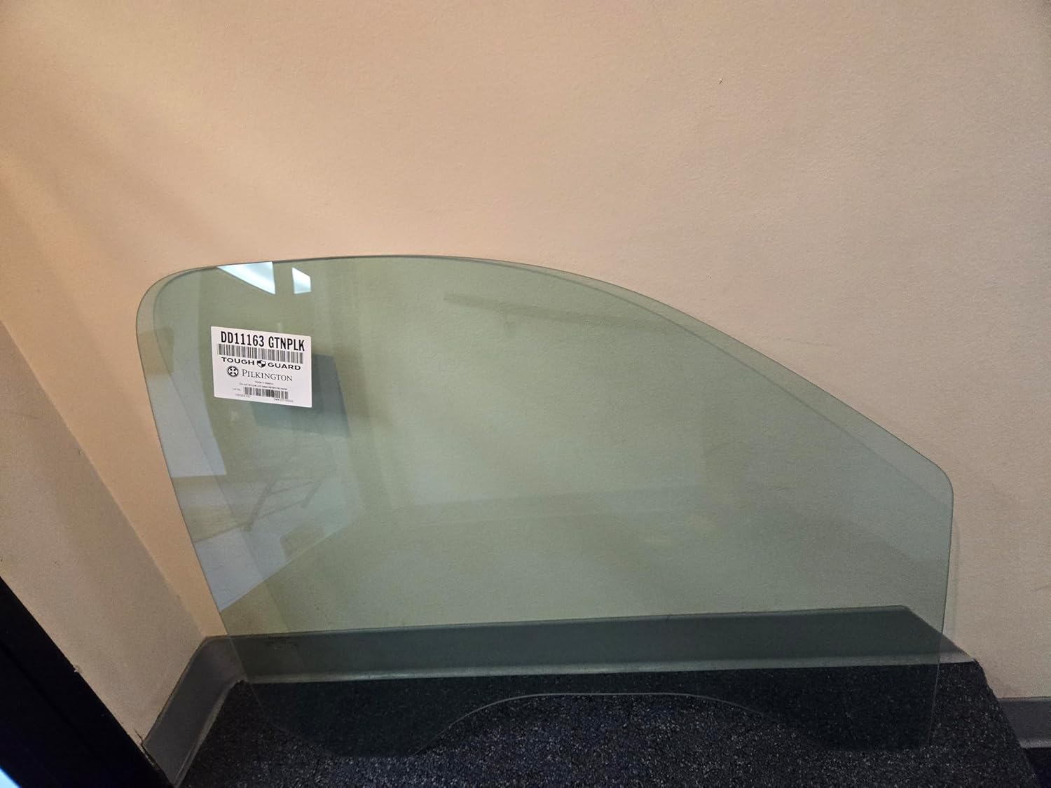 DD11163 Passenger Side Right Front Door Window Glass Compatible with Chevrolet Silverado 1500 & Avalanche 2007-2013 Models / Silverado 2500 & Silverado 3500 & Suburban 2007-2014 4-Door Models