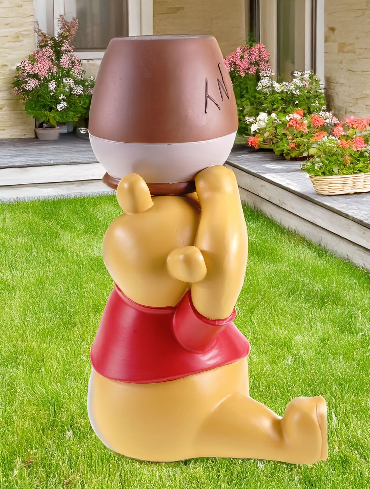Gartenfigur Winnie Pooh 40 cm Dekorative Polyresin-Figur für Garten und Terrasse - Liebevolle Disney-Deko mit Honigtopf, 41,5 x 30,2 x 18,6 cm - Perfekte Geschenkidee für Disney-Fans
