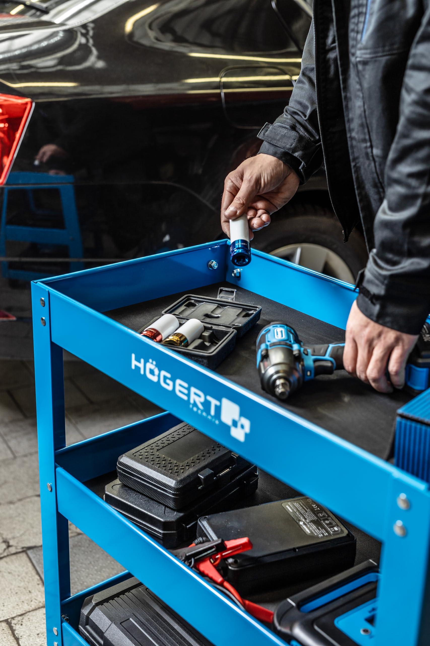 Högert Technik - Servante d'atelier à 3 étages | Capacité de Charge : 110 kg | avec 4 Roues en PVC | 3 Niveaux d'une Surface de 730 x 384 x 80 mm | Armoires à Outils