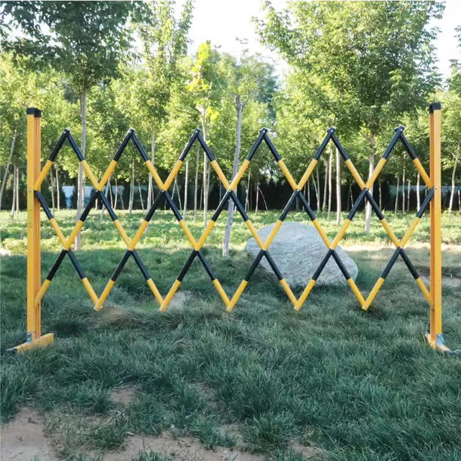 ASerZenith Expandable Mobile Barrier Traffic Fence, Retractable Traffic Fence Folding Mobile Safety Barrier Industrial Expandable Metal Barricade With Casters,Noir-1.2X2M