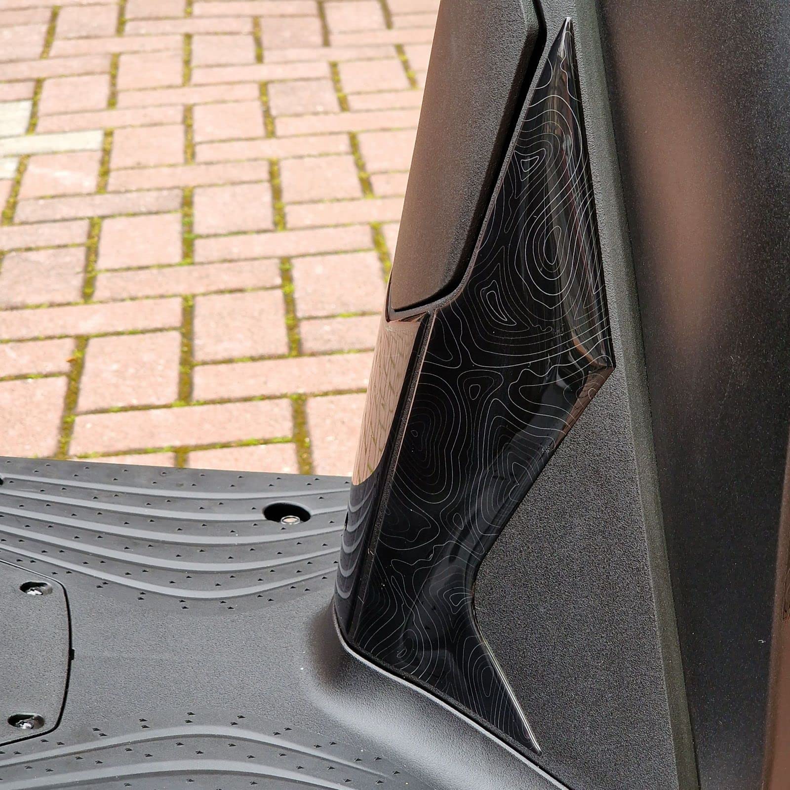 Resin Bike Adesivi Moto Compatibile con Honda SH 125 SH 150 2020-2026. Protezioni Scooter Tunnel Pedana Sella Serbatoio da Urti e Graffi. Adesivi Resinati con Effetto 3D Made in Italy