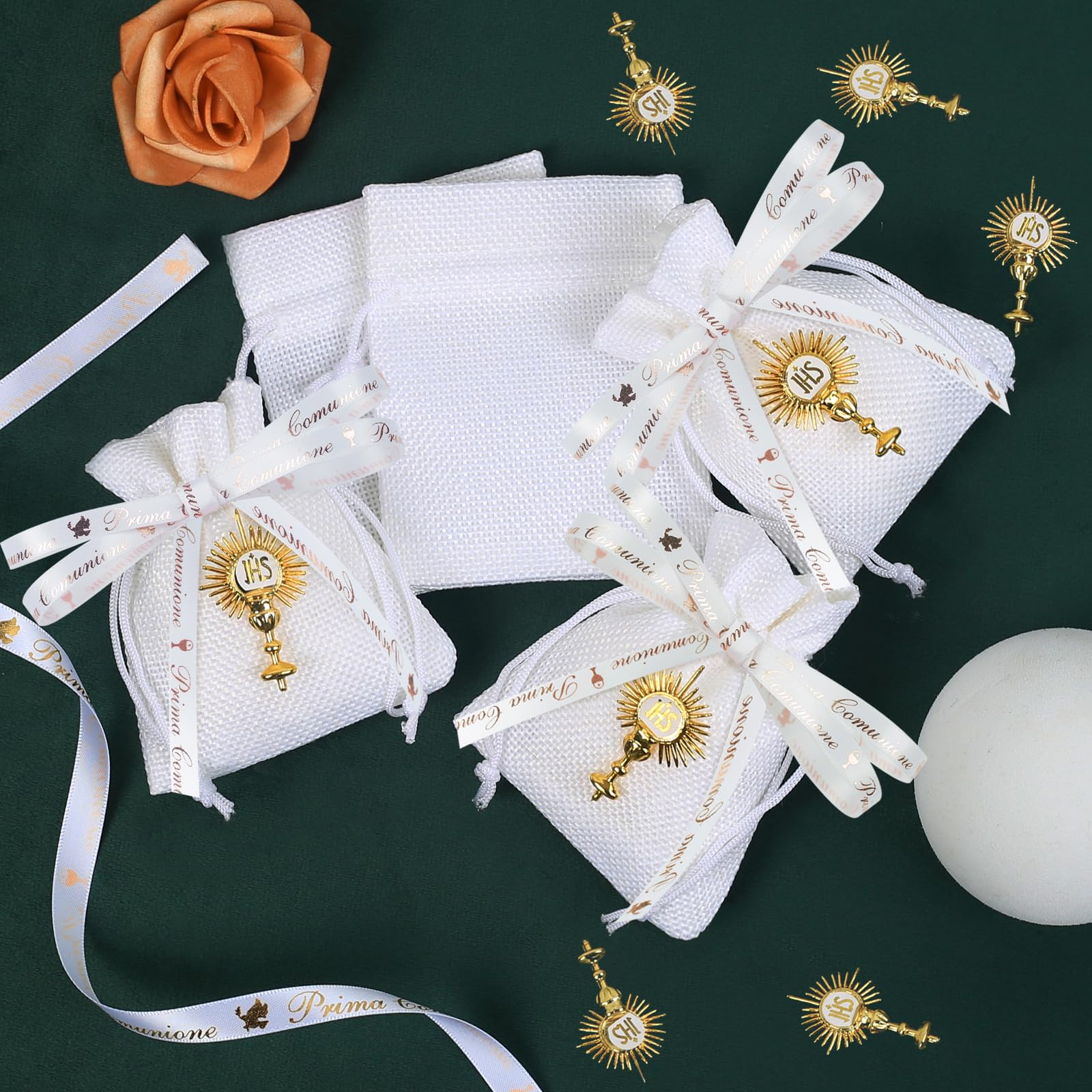 OUDQFCJ 20 Pochettes à Cordon avec Croix en Bois, Ruban Blanc, dragées, Jute pour Communion, Mariages, baptêmes, naissances, Sacs Cadeaux