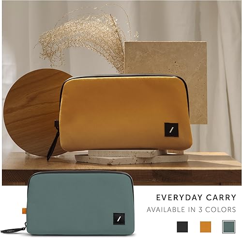 Miniatura 7 de Native Union Stow Lite Organizer W.F.A Tech Organizer  Bolsa de viaje minimalista hecha de materiales reciclados para almacenamiento y protección de